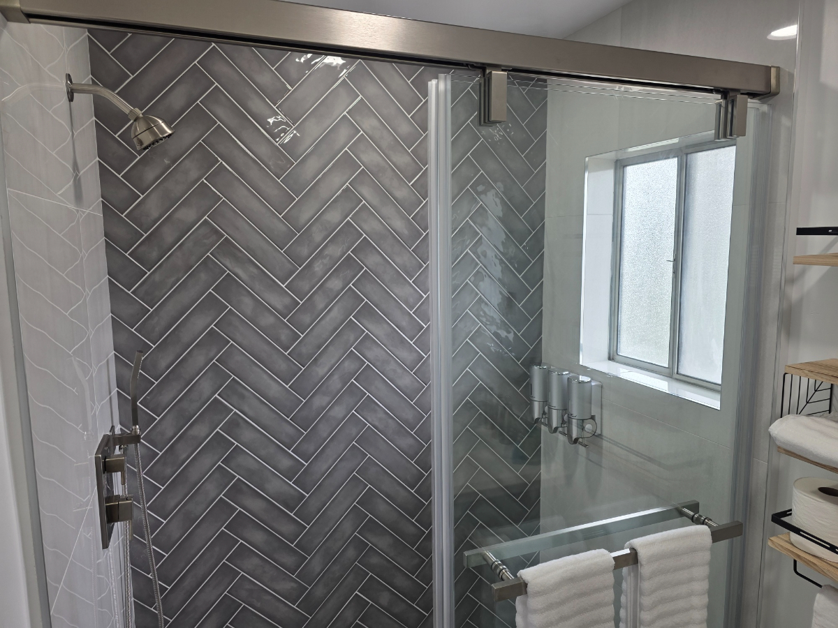 Luxury retreat, fully remodeled one-bedroom with premium finishes. - Photo 6