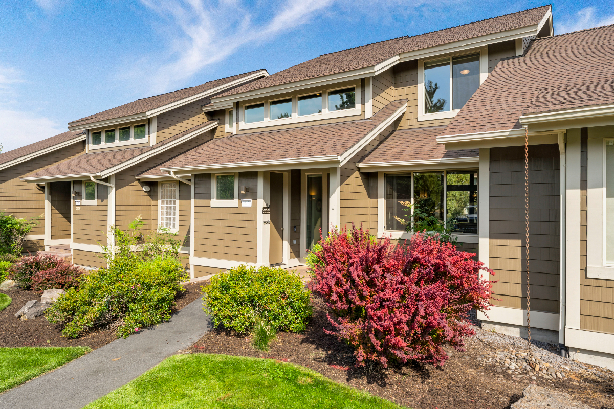 Fully furnished light, bright townhome on the Creek - Photo 1