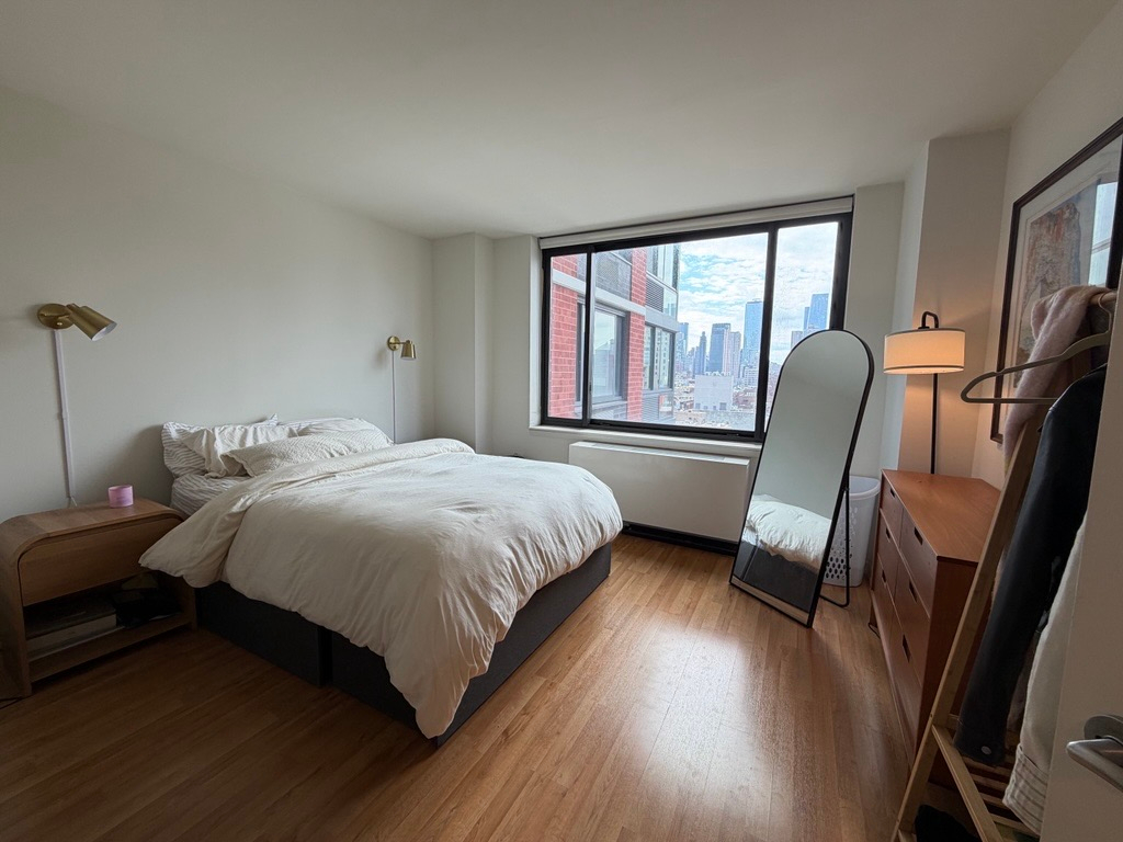 Luxury 1BR with Gym and Rooftop Patio, Steps to Central Park and Times Square - Photo 3