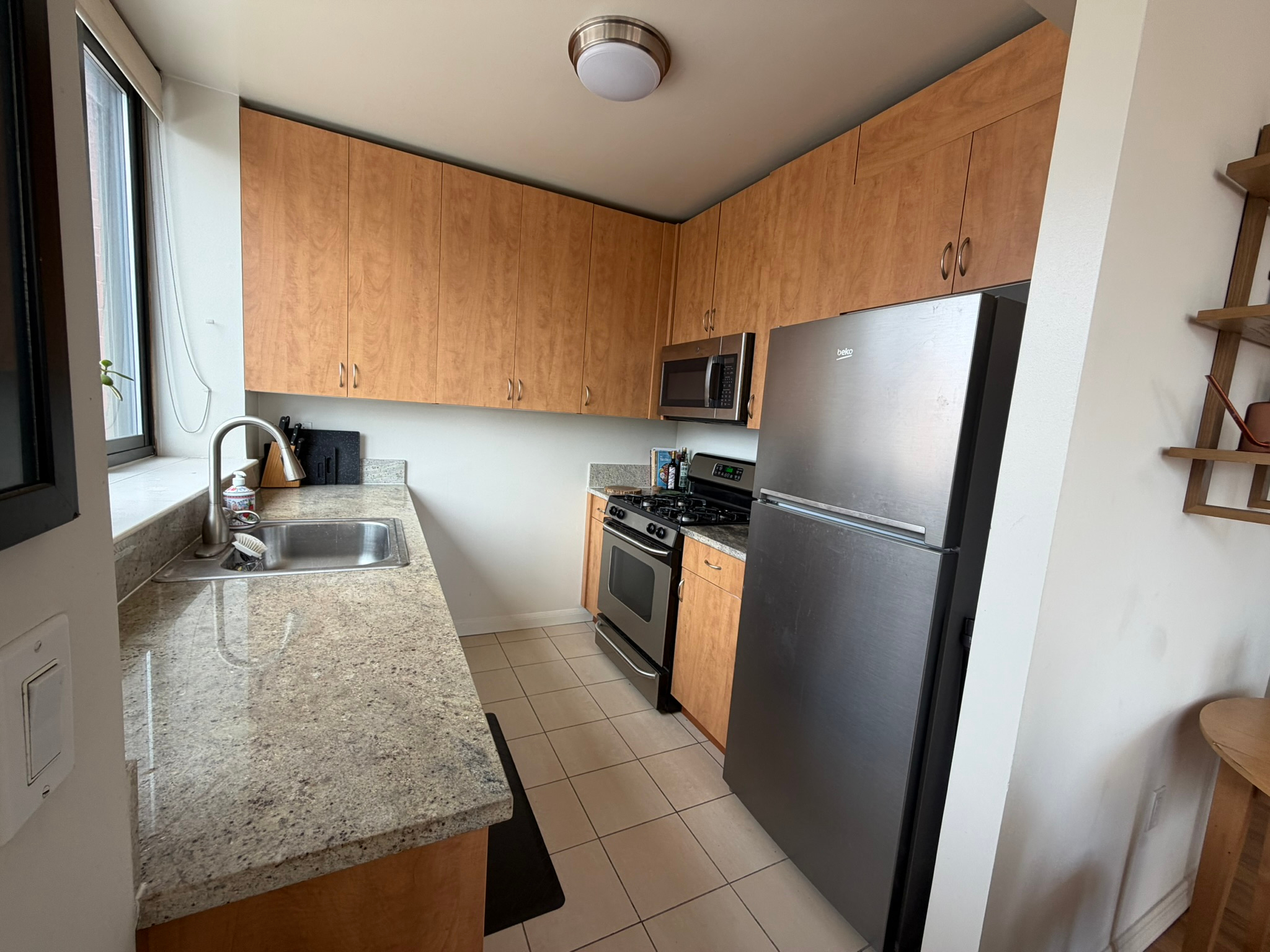 Luxury 1BR with Gym and Rooftop Patio, Steps to Central Park and Times Square - Photo 6