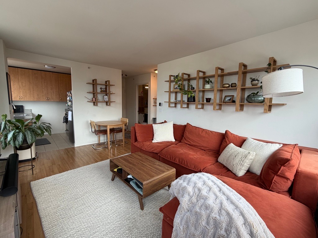 Luxury 1BR with Gym and Rooftop Patio, Steps to Central Park and Times Square - Photo 2