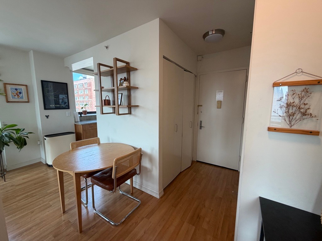 Luxury 1BR with Gym and Rooftop Patio, Steps to Central Park and Times Square - Photo 9