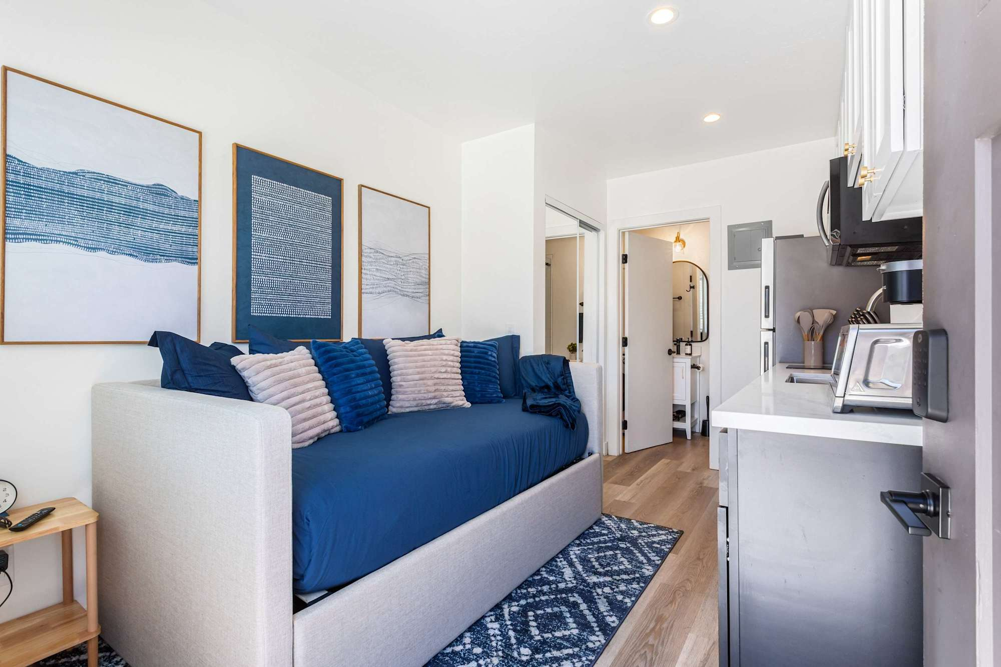 Hillcrest Studio | Walk to UCSD & Scripps Mercy | Fiber Wi-Fi - Photo 3