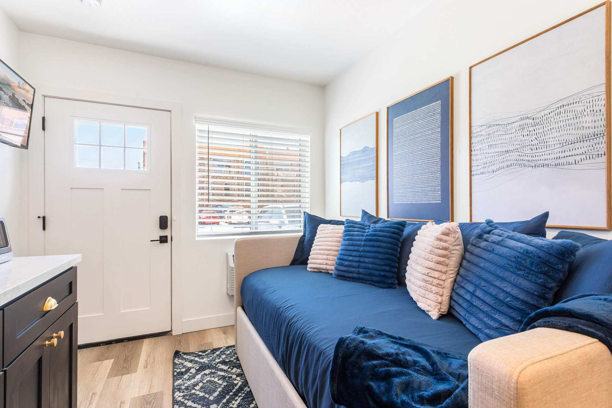 Hillcrest Studio | Walk to UCSD & Scripps Mercy | Fiber Wi-Fi - Photo 1