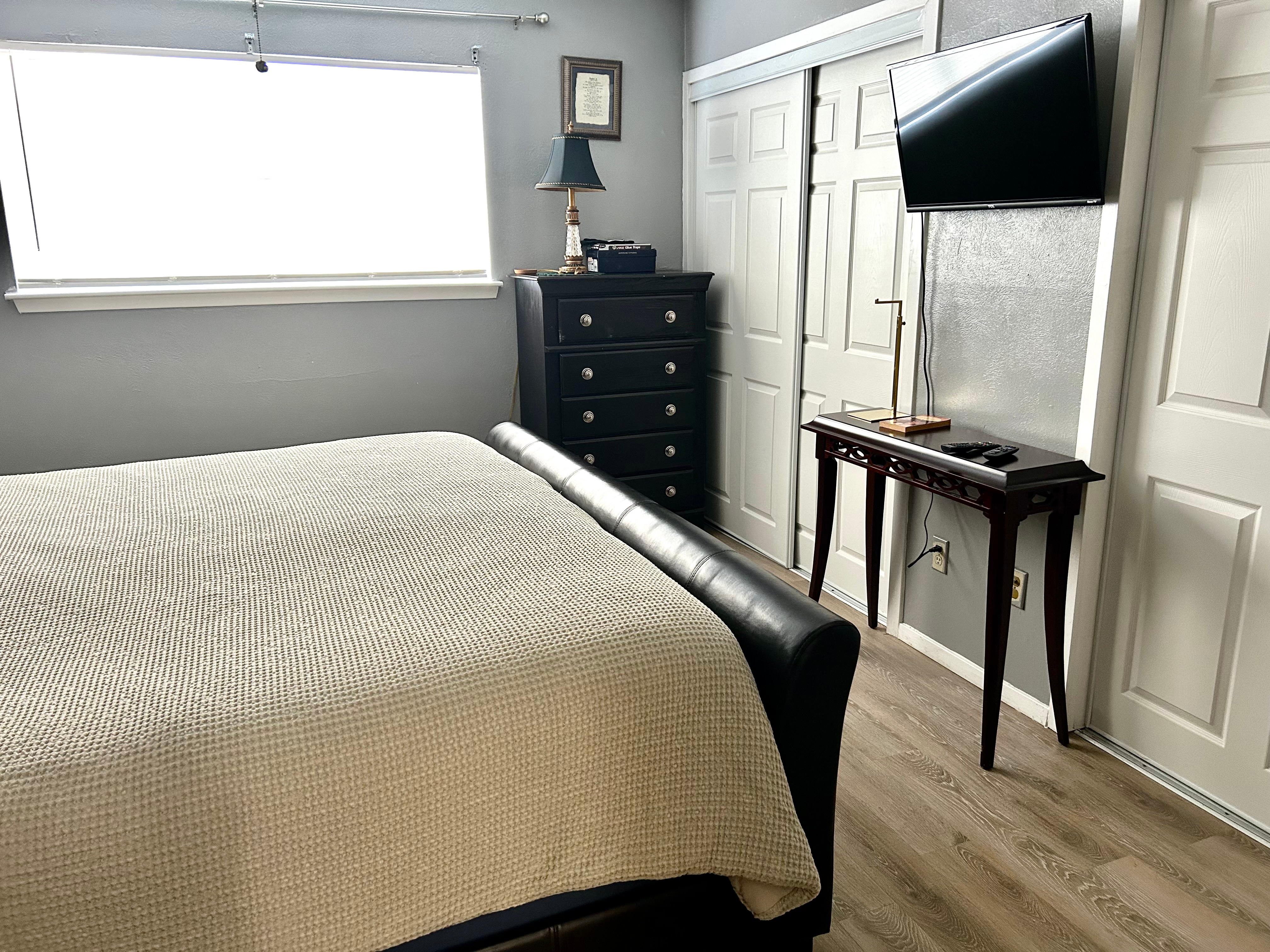 Cozy 1-Bedroom Condo with Balcony, Utilities Included & Covered Parking - Prime Location - Photo 12