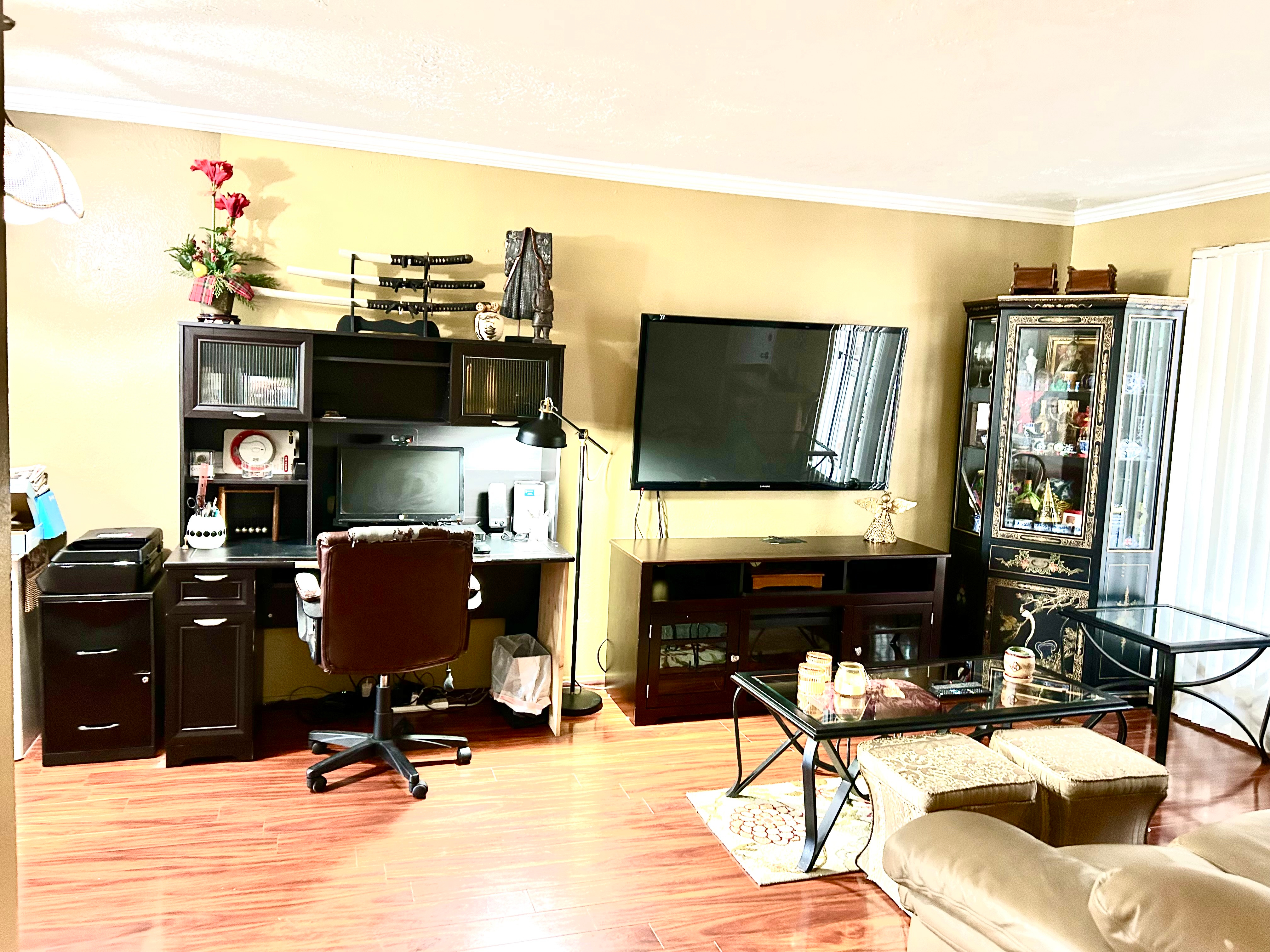 Cozy 1-Bedroom Condo with Balcony, Utilities Included & Covered Parking - Prime Location - Photo 1