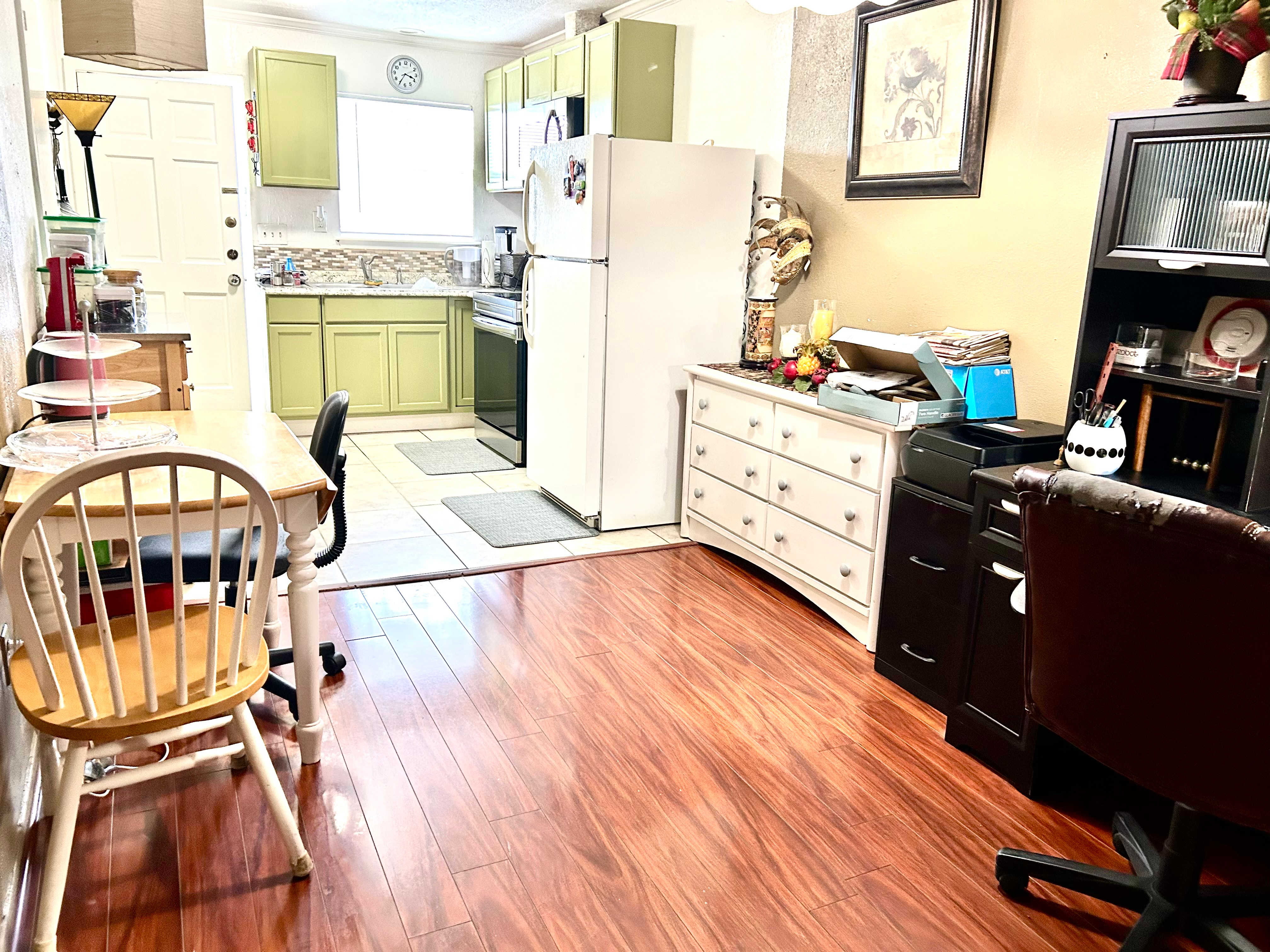Cozy 1-Bedroom Condo with Balcony, Utilities Included & Covered Parking - Prime Location - Photo 5