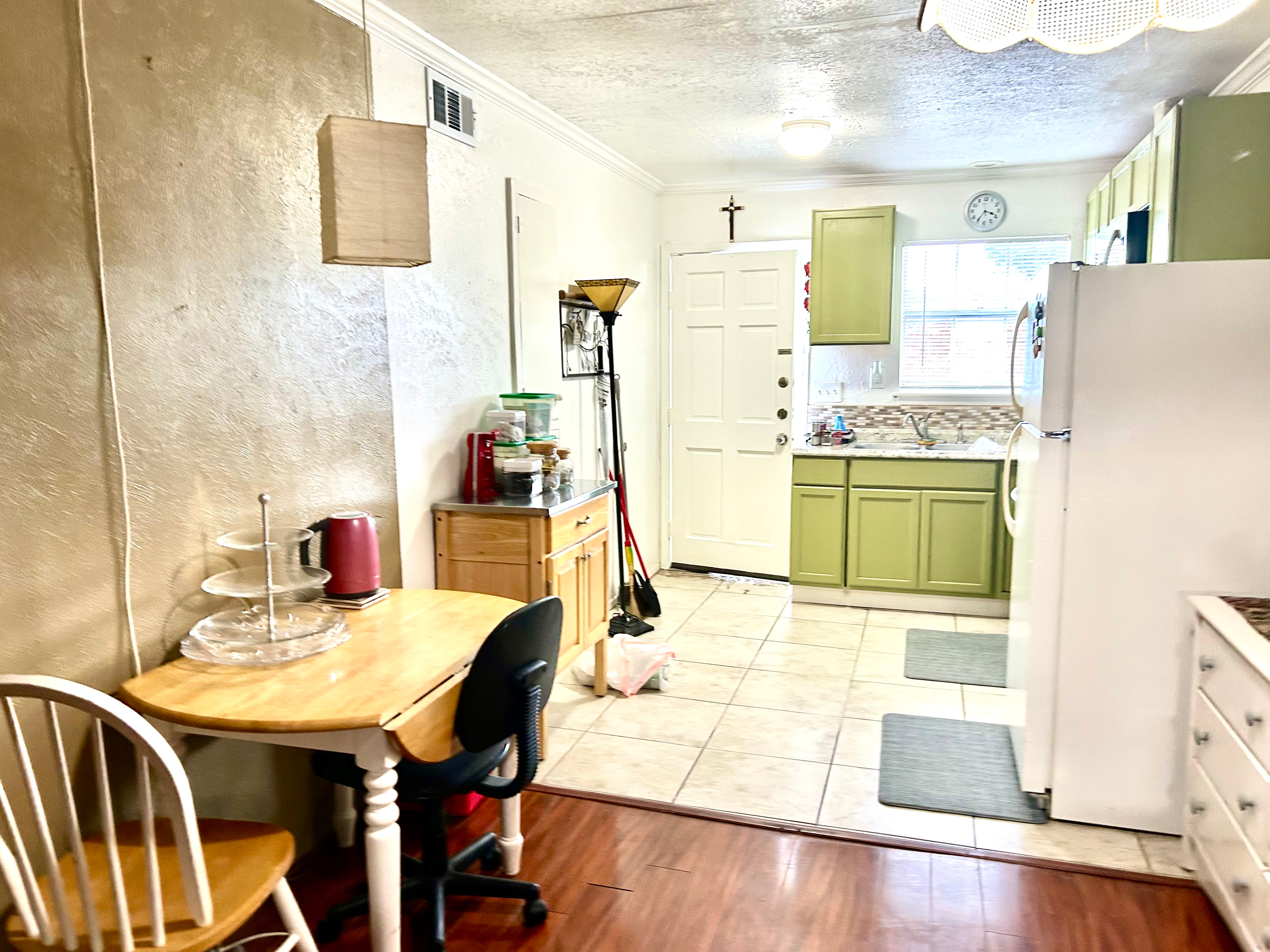 Cozy 1-Bedroom Condo with Balcony, Utilities Included & Covered Parking - Prime Location - Photo 6
