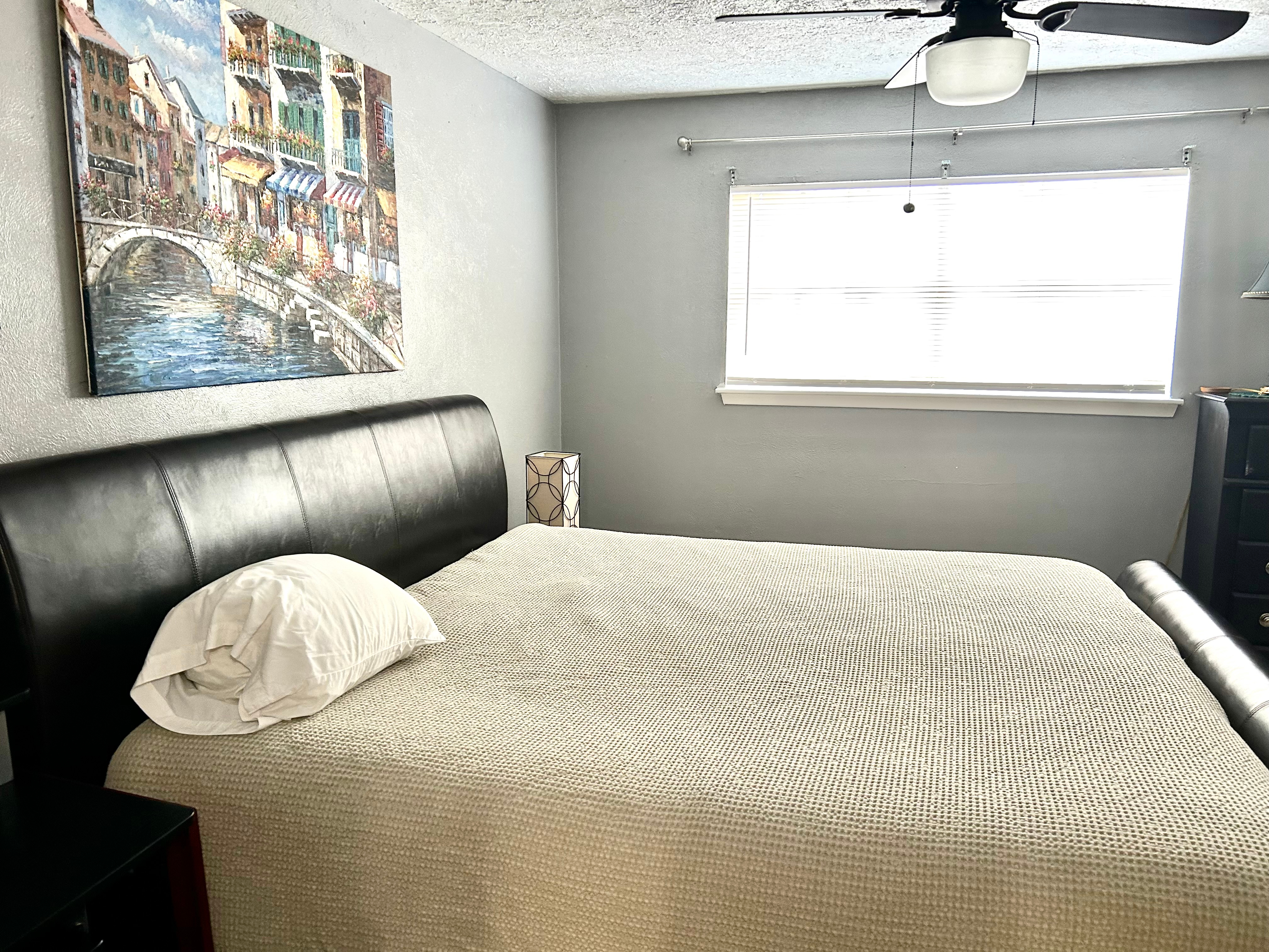 Cozy 1-Bedroom Condo with Balcony, Utilities Included & Covered Parking - Prime Location - Photo 11