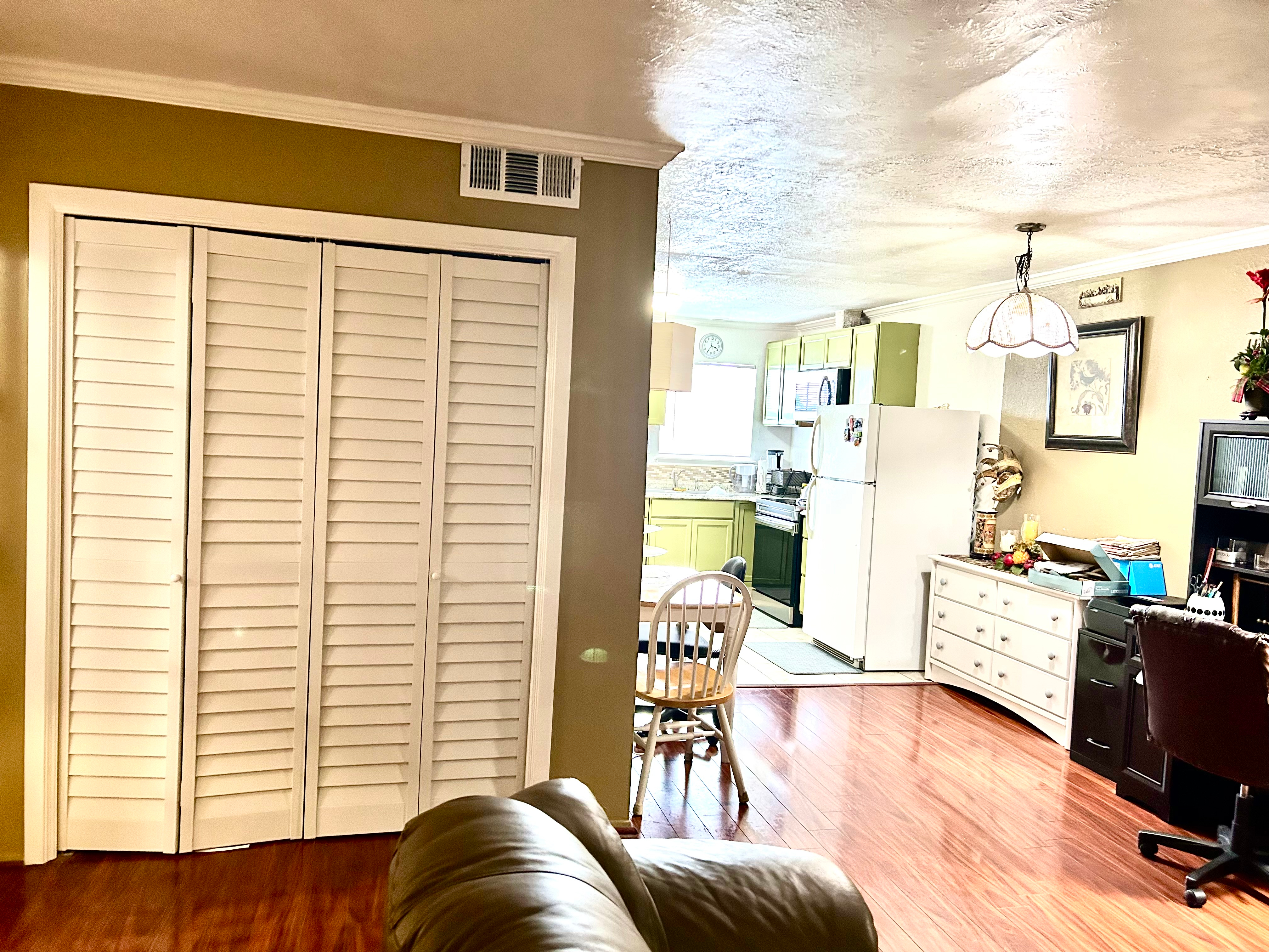 Cozy 1-Bedroom Condo with Balcony, Utilities Included & Covered Parking - Prime Location - Photo 9