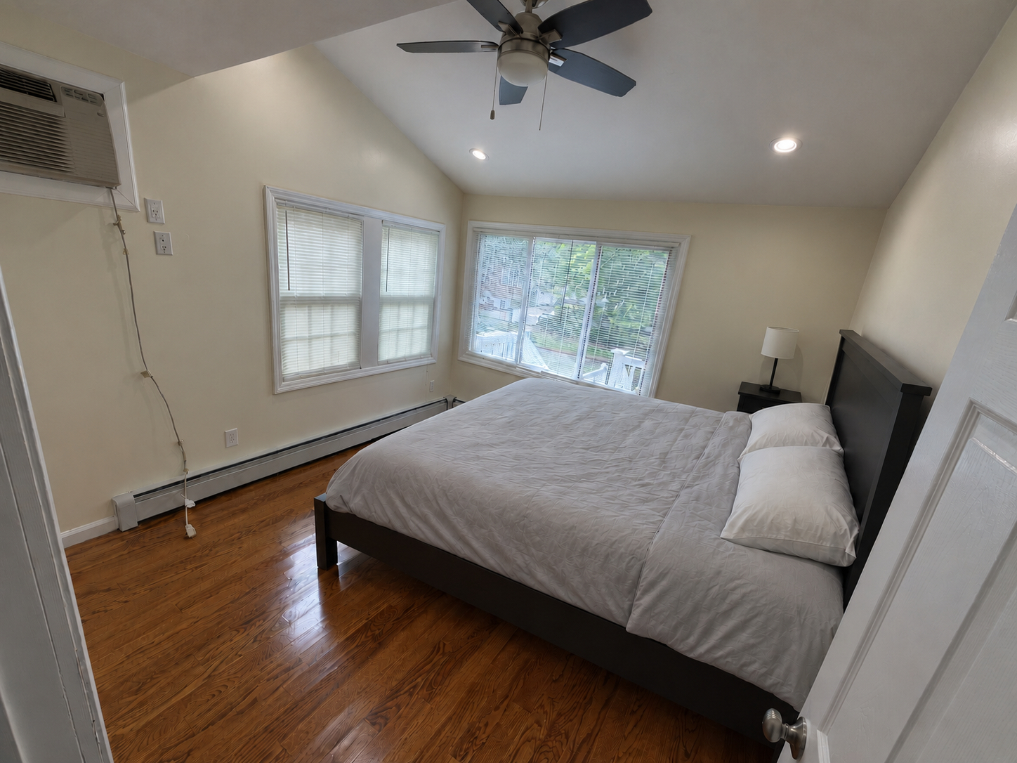 Modern, Fully Furnished, & Newly Renovated - 2BR/1BA - Photo 4
