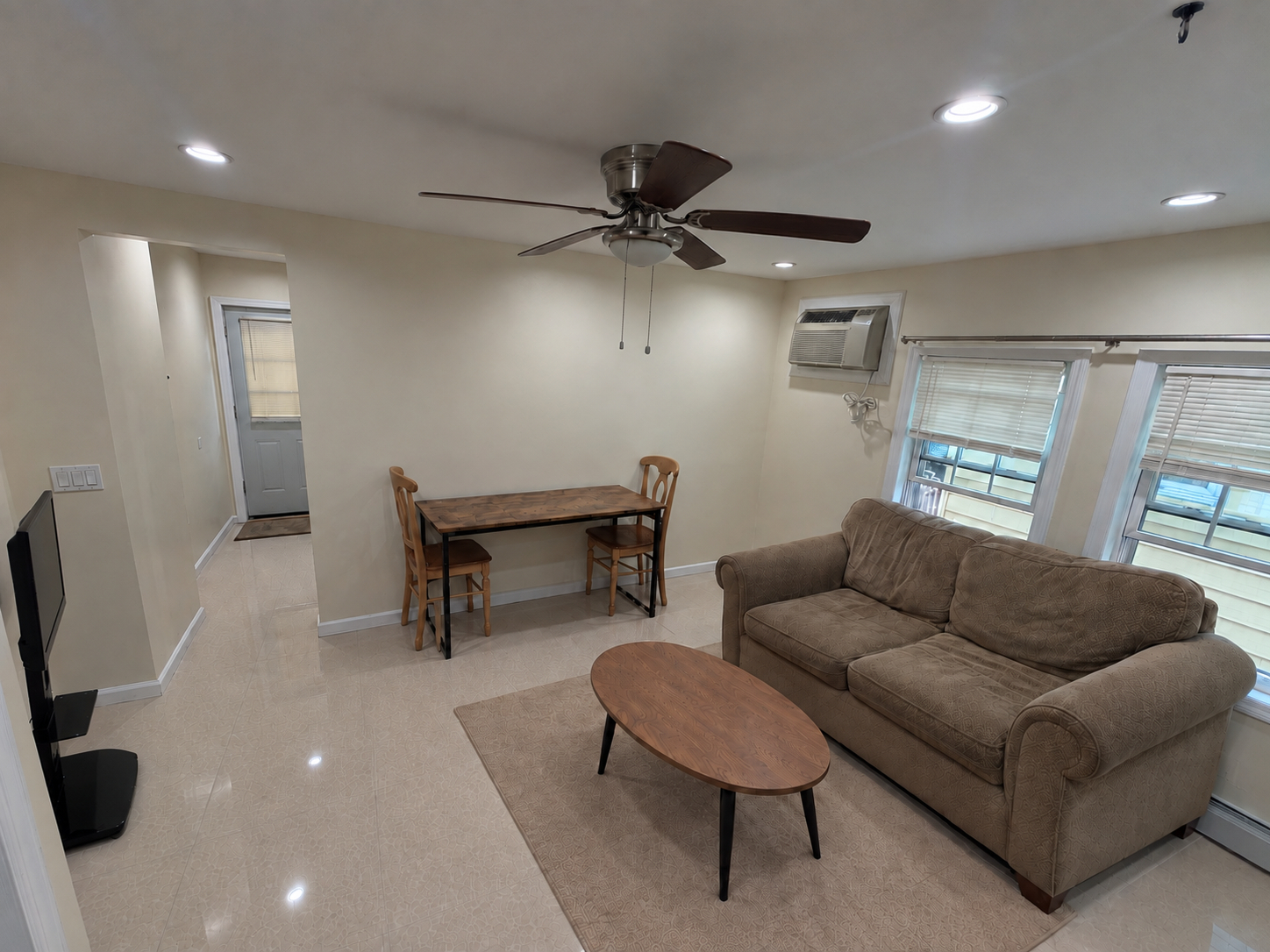Modern, Fully Furnished, & Newly Renovated - 2BR/1BA - Photo 2