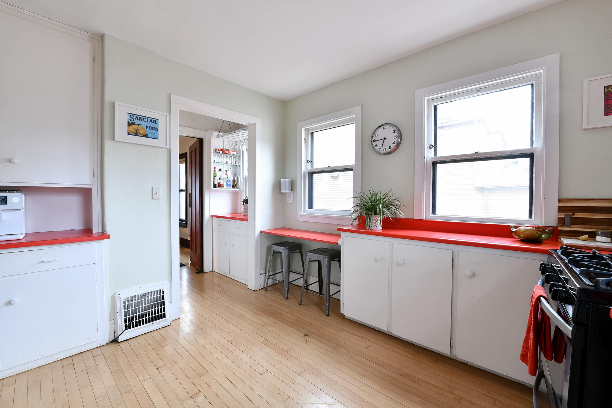 Historic Downtown Mendota Lakeview Flat - Photo 9