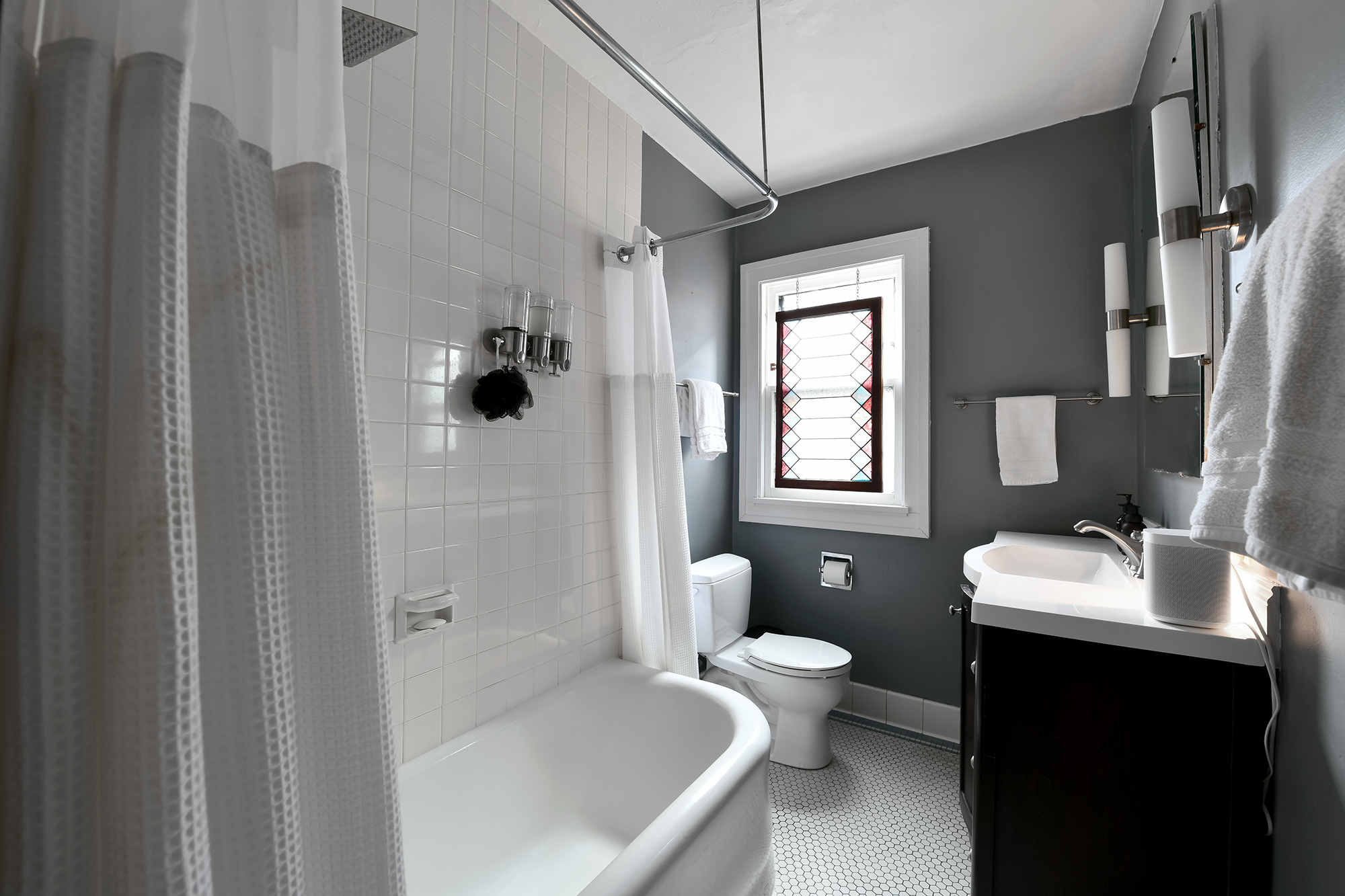 Historic Downtown Mendota Lakeview Flat - Photo 12