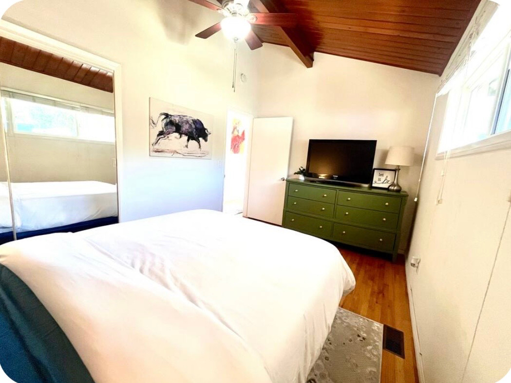 Spacious Point Loma Hideaway - Photo 6