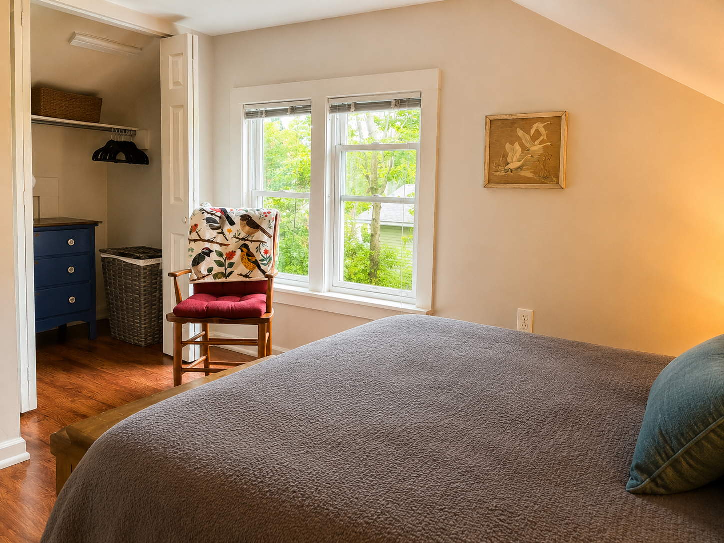 Burlington: Lovely Furnished one bedroom apt. - Photo 12