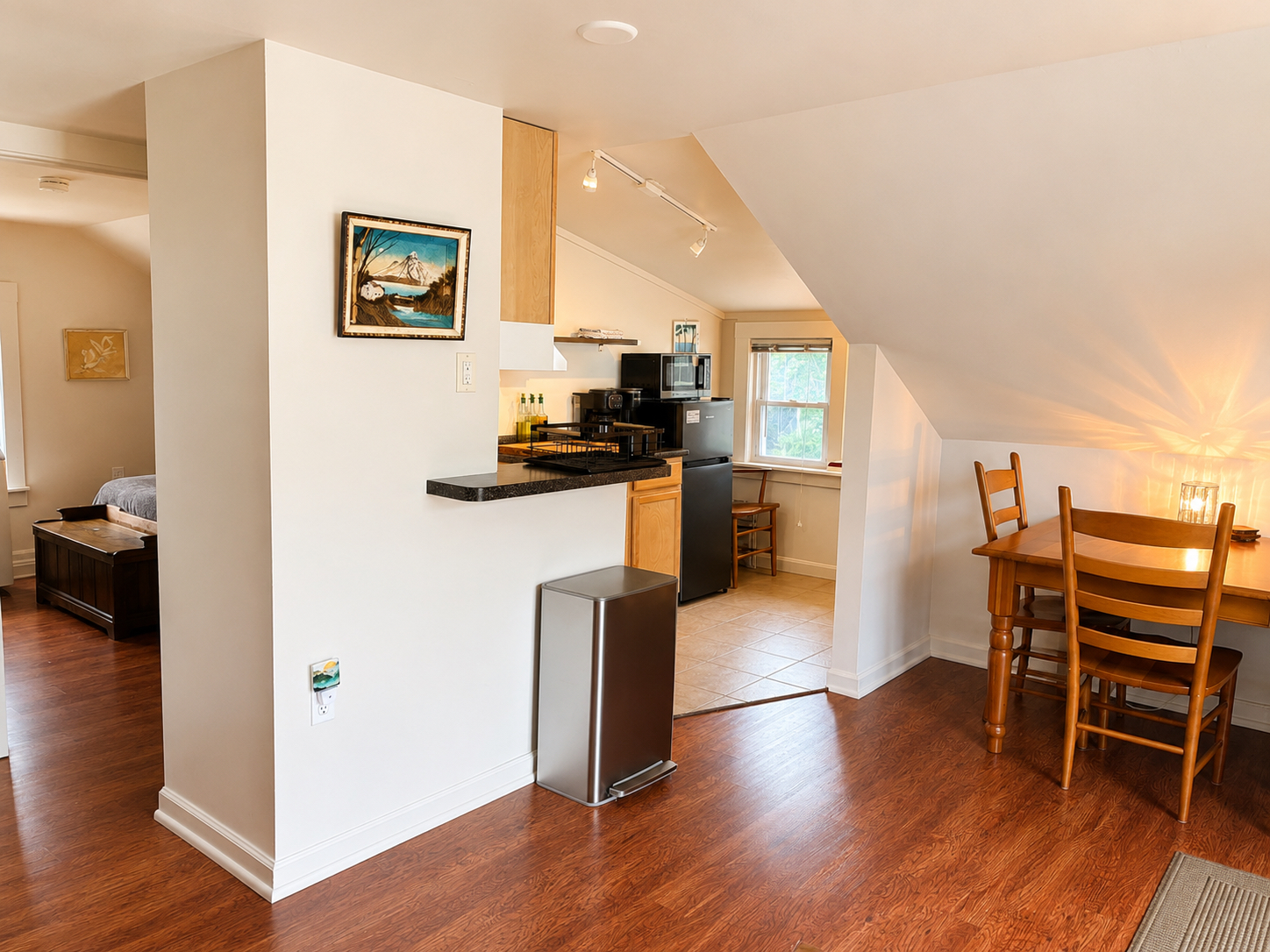 Burlington: Lovely Furnished one bedroom apt. - Photo 6