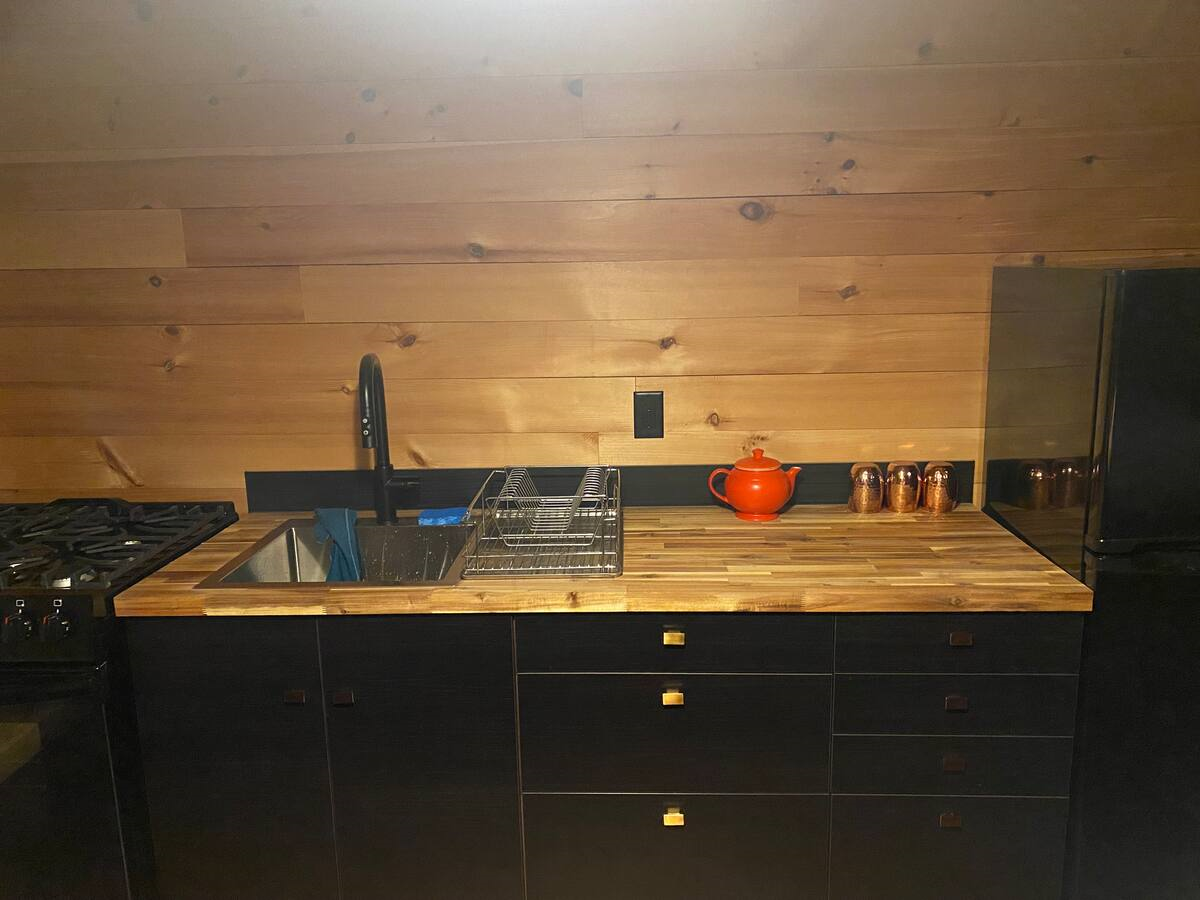 Cozy Woodland Cabin With Loft, Kingdom Trails Access And Pickleball Court - Photo 8