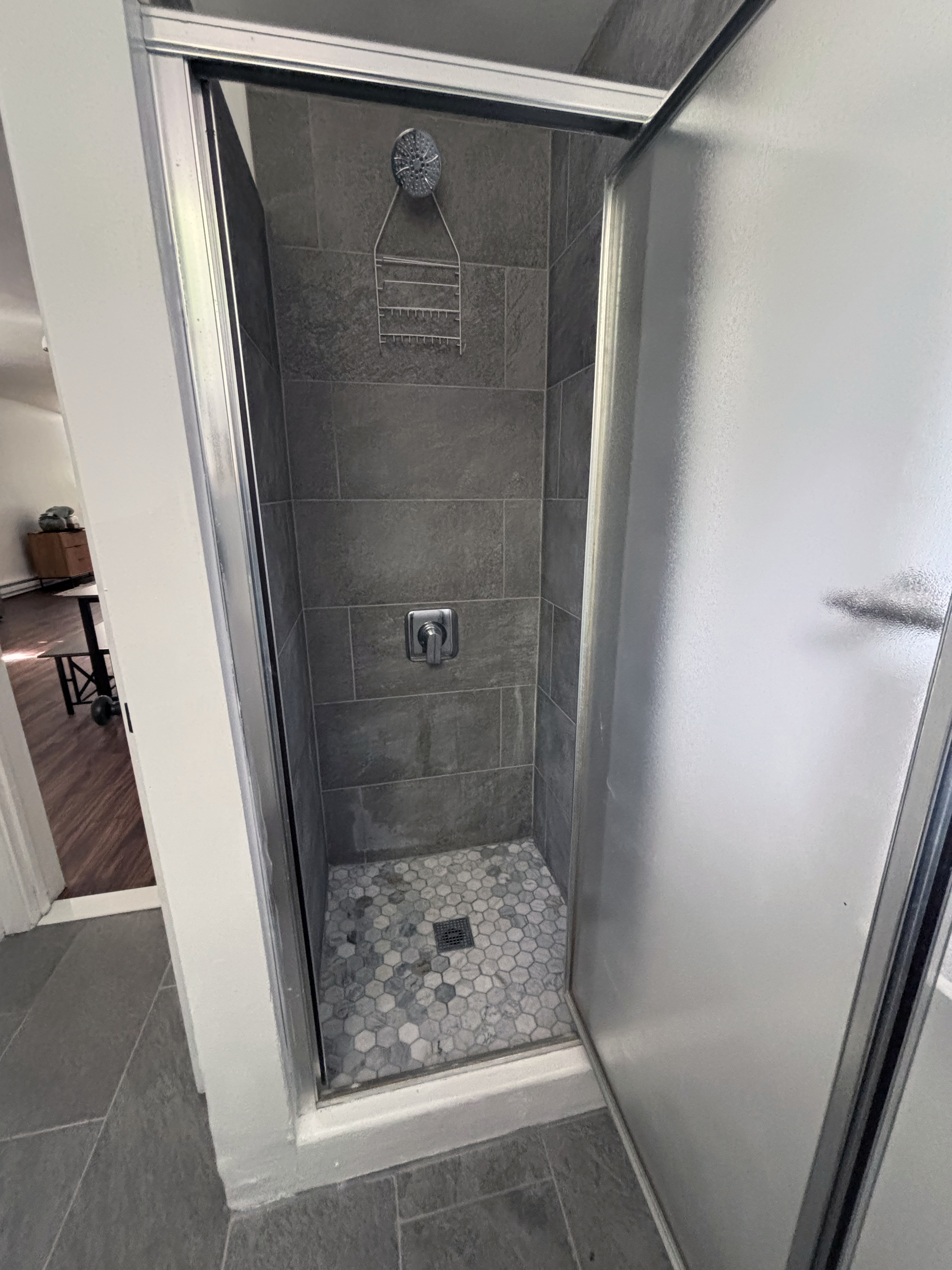 The Stonehouse Garden-level apartment - Photo 8