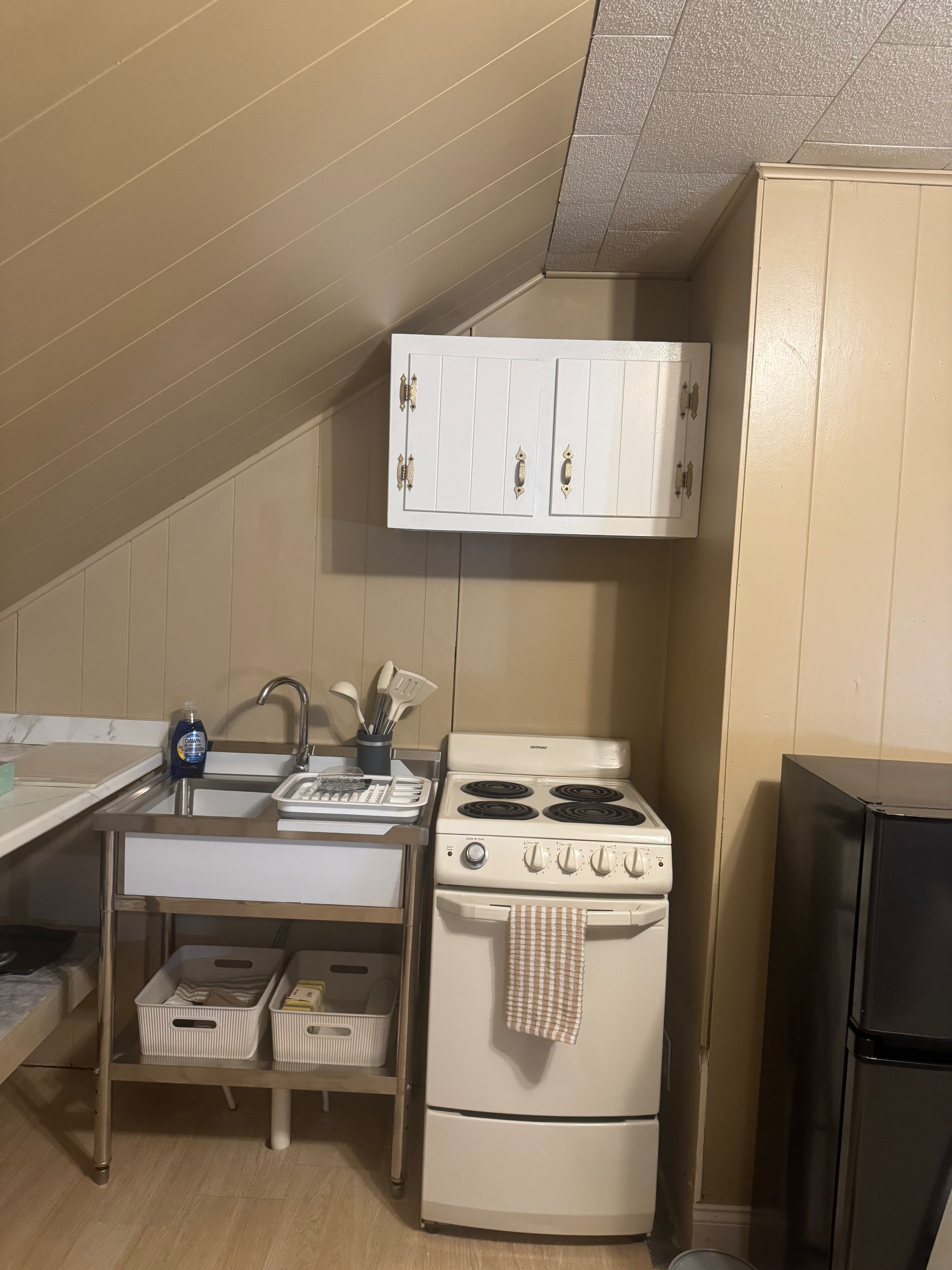 Charming 1 bedroom apartment in a quiet wonderful East Utica neighborhood! - Photo 7