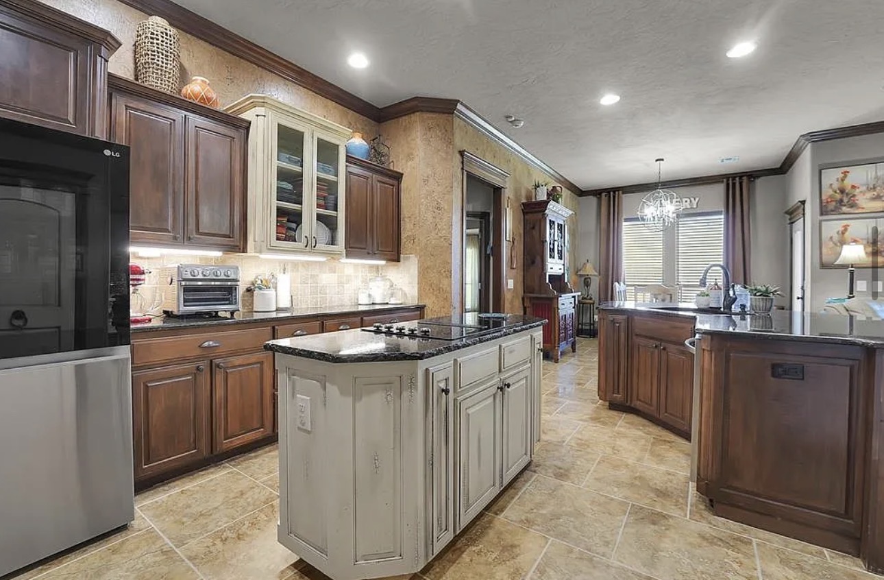 Spacious 4BR Yukon Retreat with Theater, Office & 3-Car Garage - Photo 7