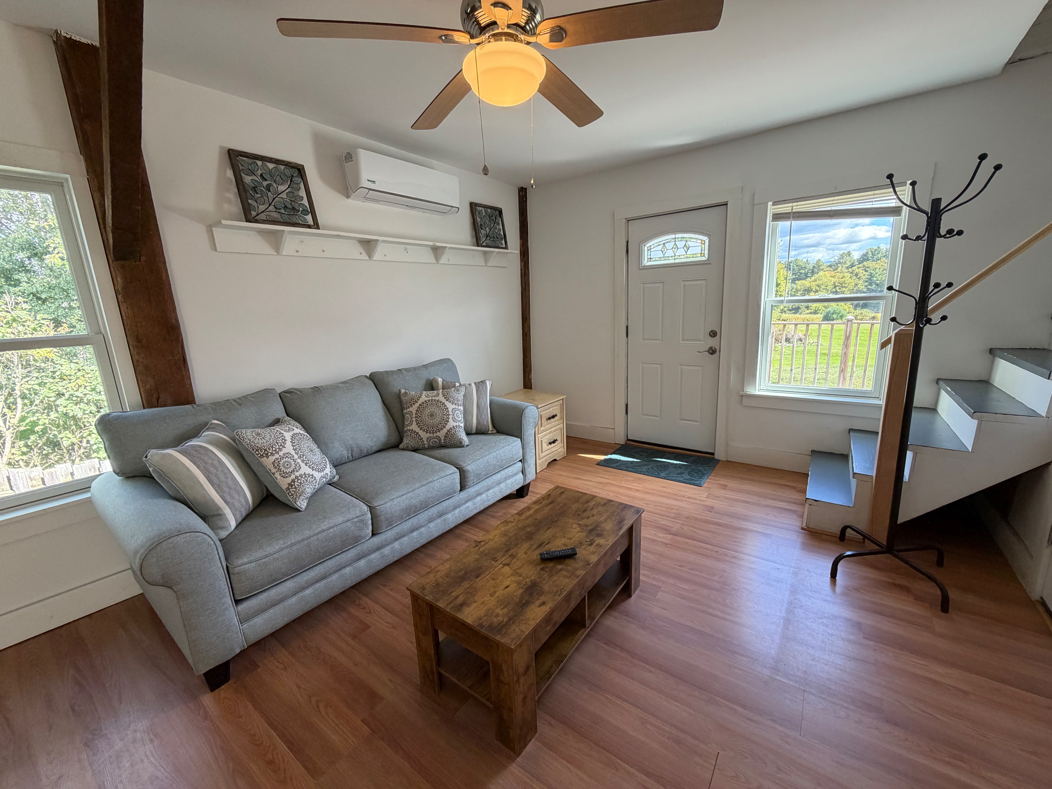 Fully furnished one bedroom loft - Photo 2
