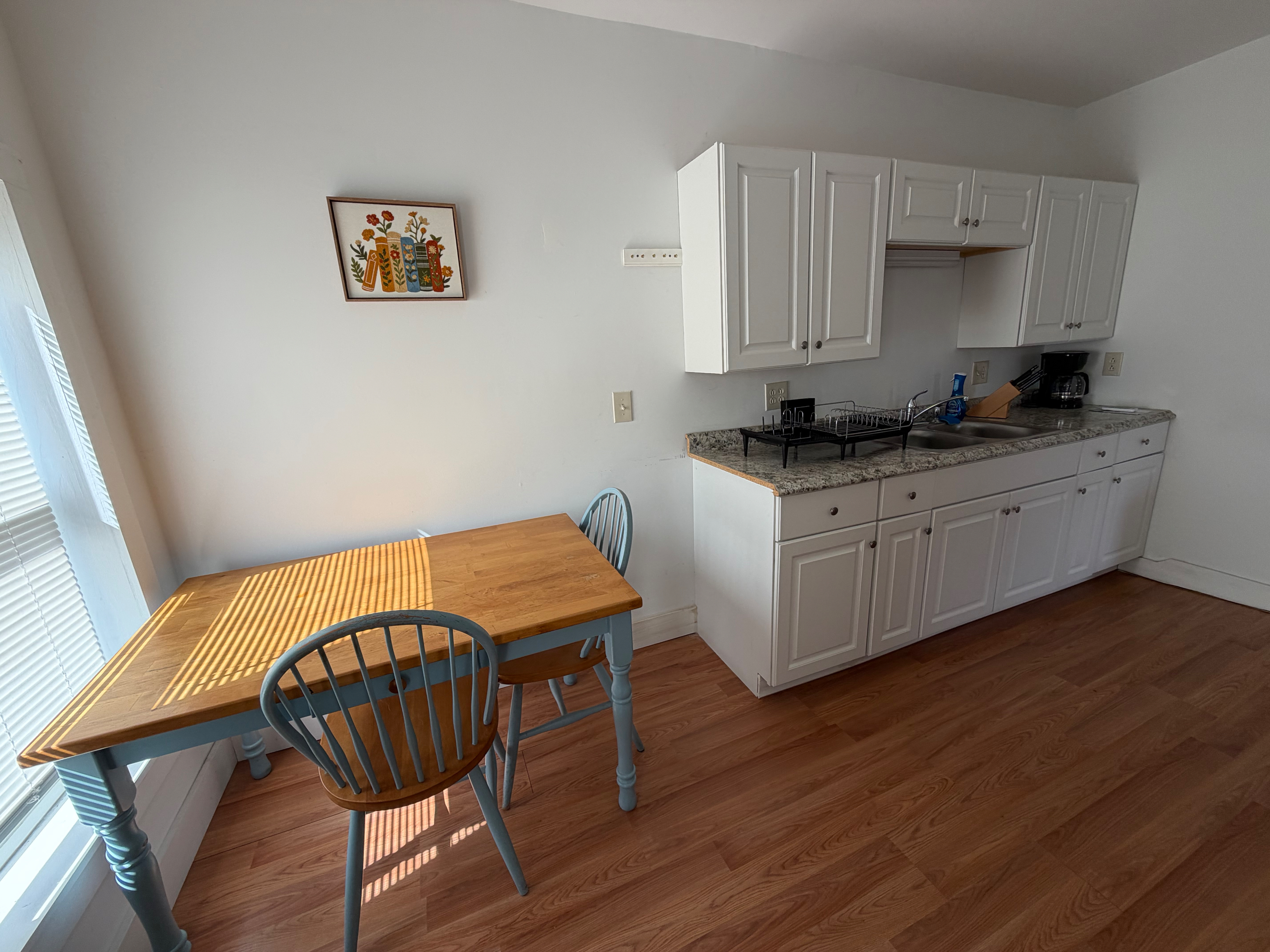 Fully furnished one bedroom loft - Photo 3