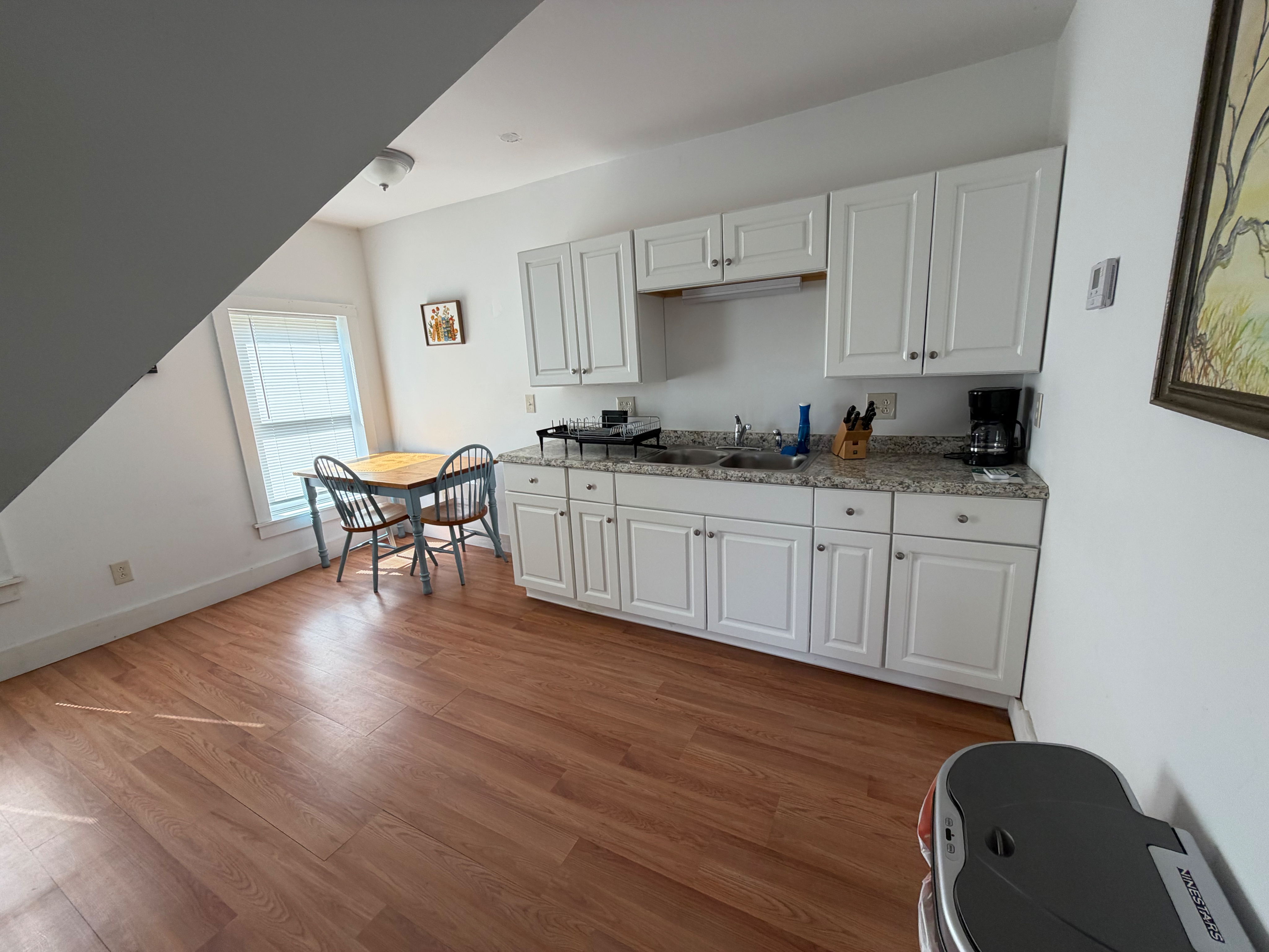 Fully furnished one bedroom loft - Photo 4