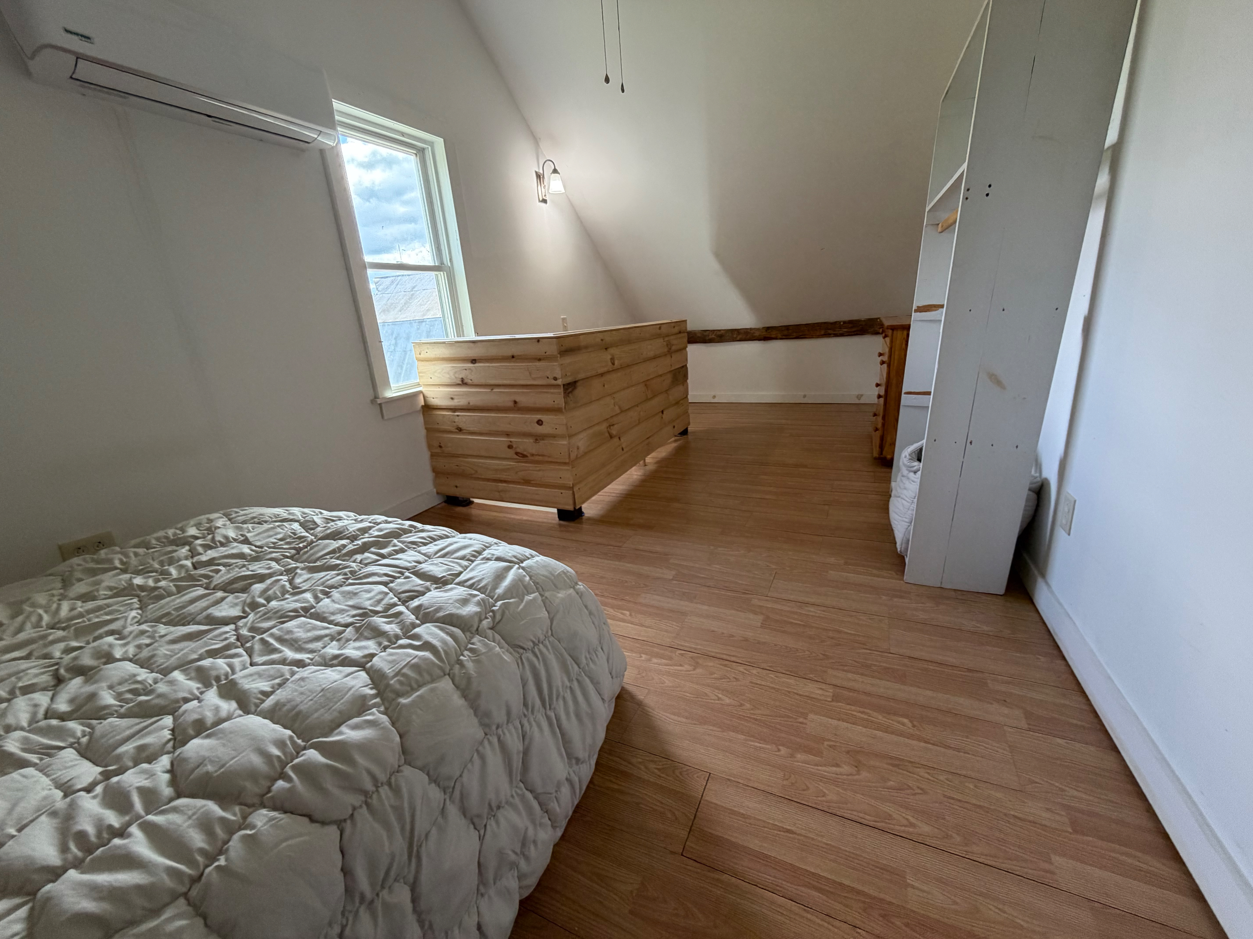 Fully furnished one bedroom loft - Photo 6