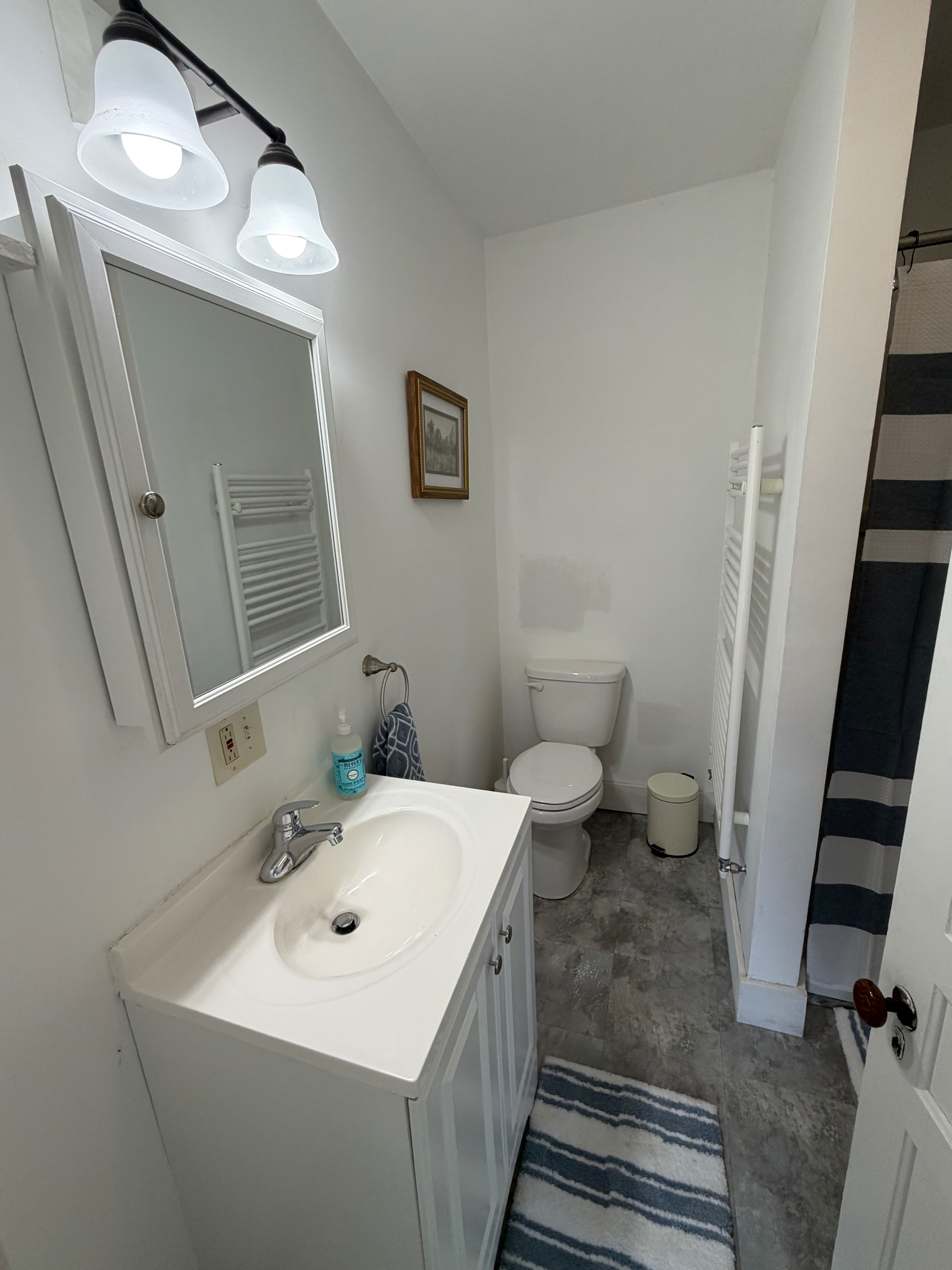 Fully furnished one bedroom loft - Photo 8