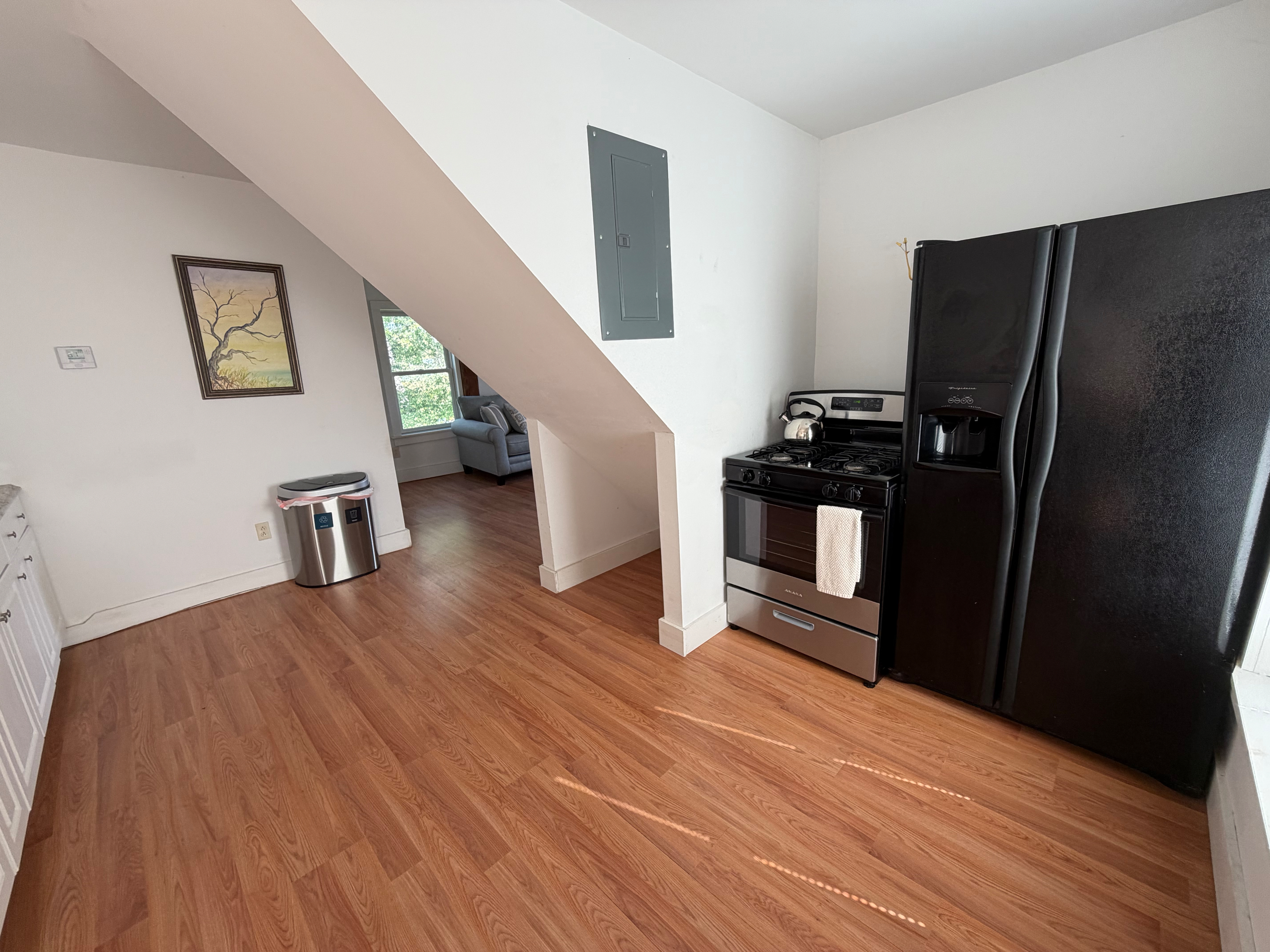 Fully furnished one bedroom loft - Photo 9