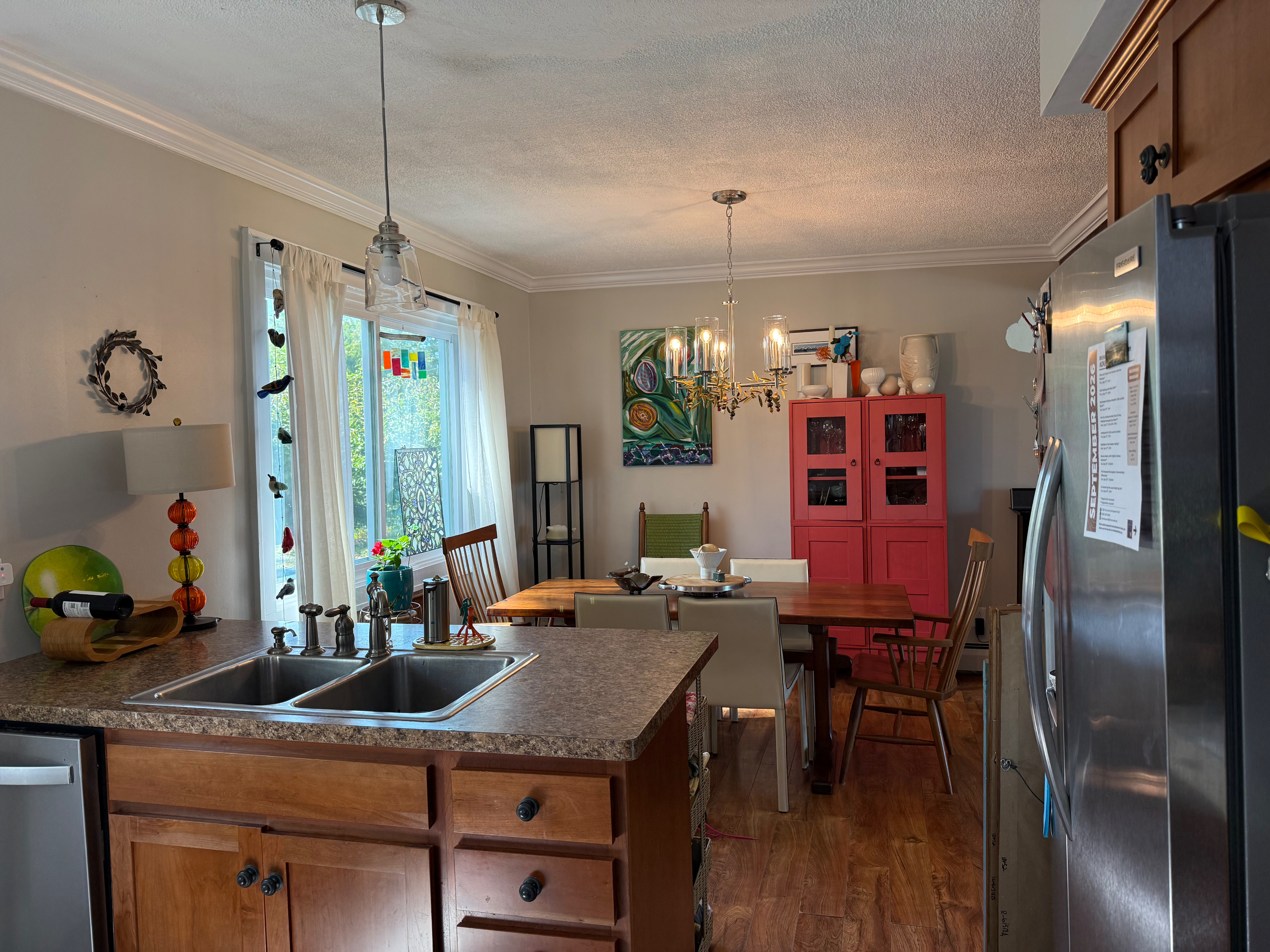 Tranquil and Bright. Your home away from home. - Photo 6