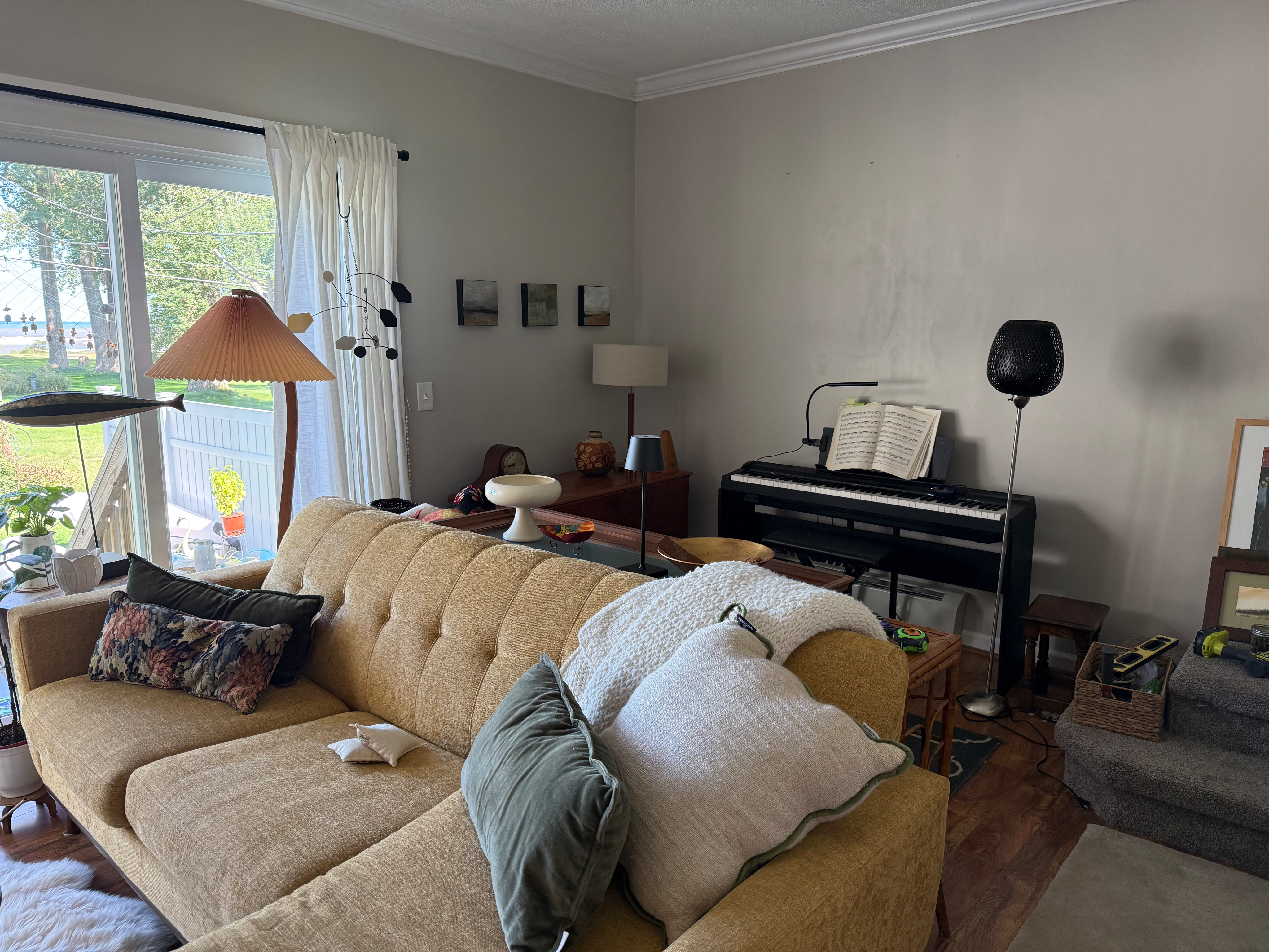 Tranquil and Bright. Your home away from home. - Photo 7