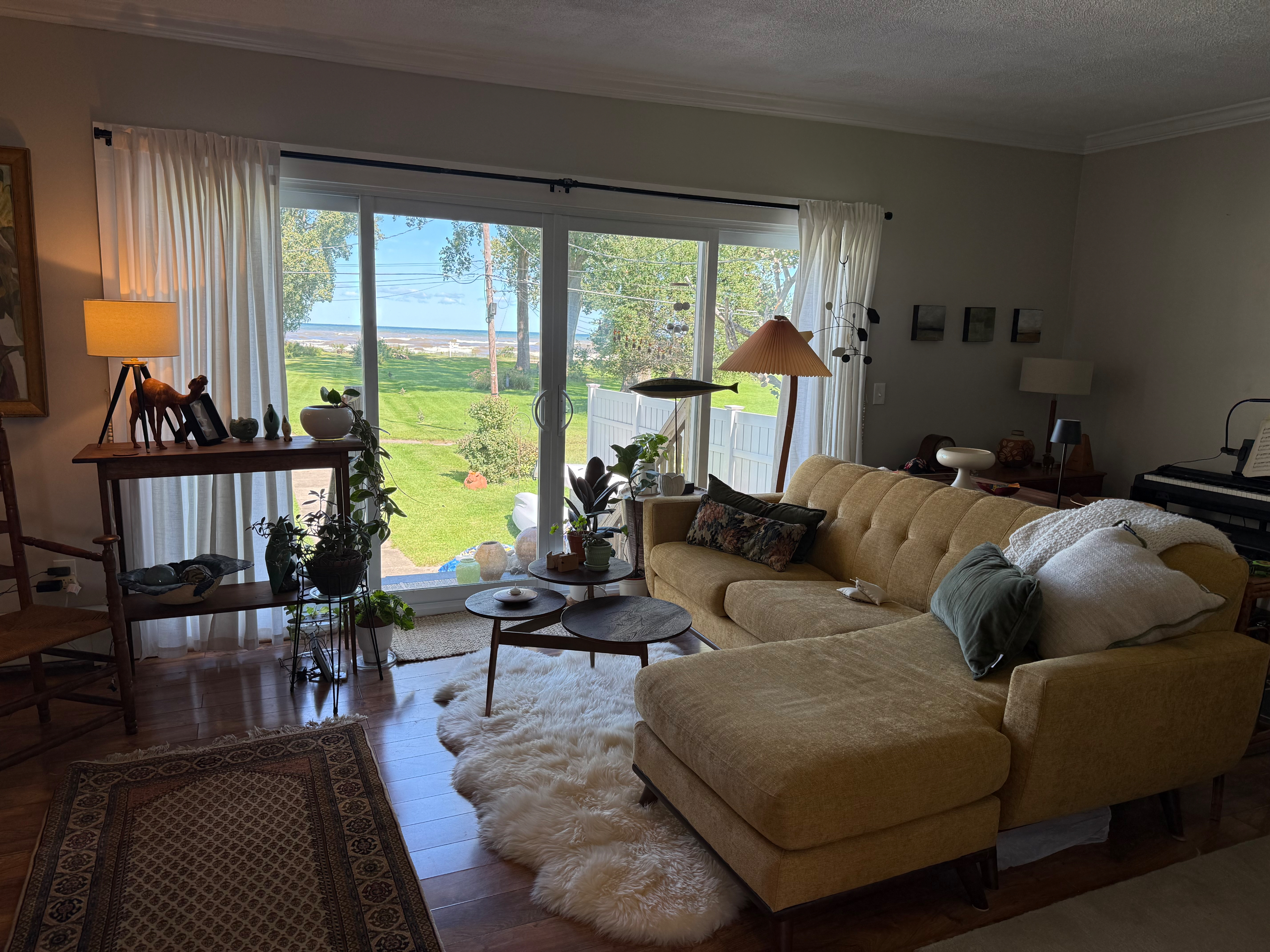Tranquil and Bright. Your home away from home. - Photo 8