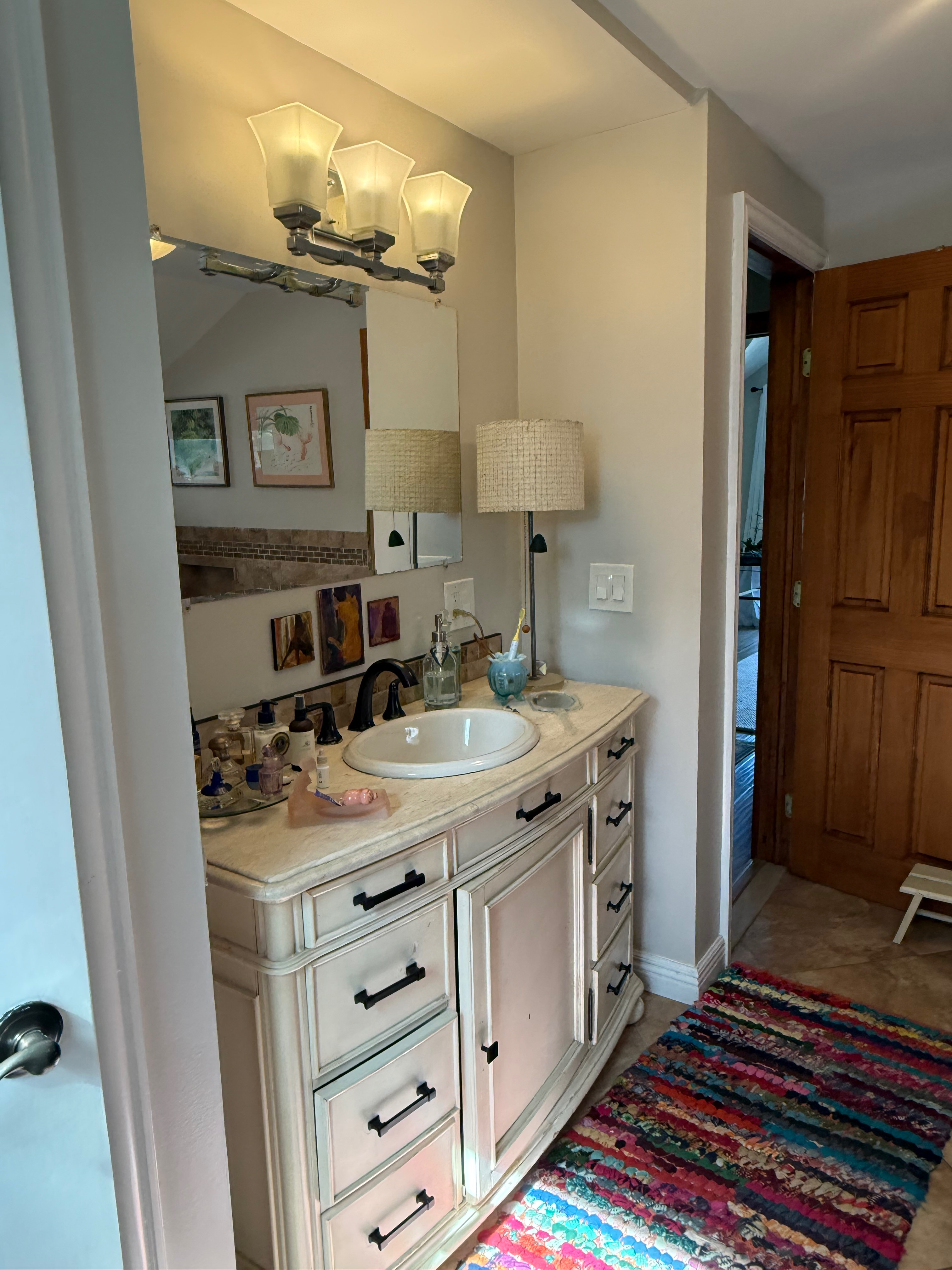 Tranquil and Bright. Your home away from home. - Photo 11