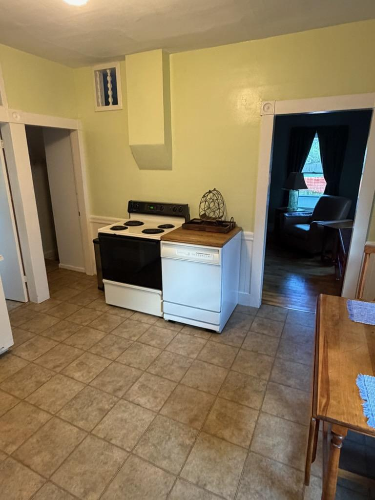 Quiet 2BR Apartment With Office Near Central Vermont Medical Center And Downtown Barre - Photo 4