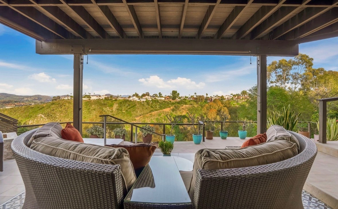 Central location, Cliff View Oasis - Photo 1