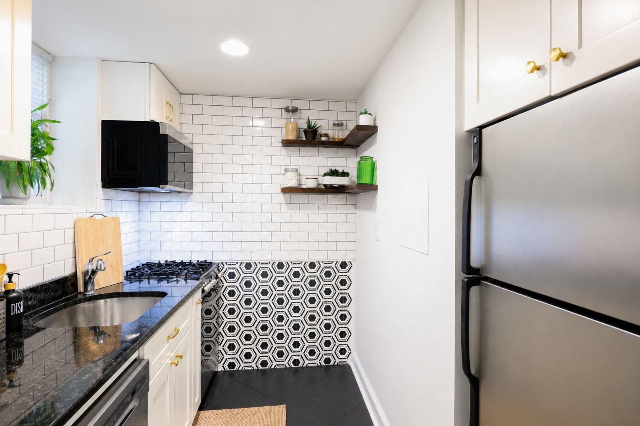Furnished 2BR Park View Retreat | 2 Metros & Bus | Utilities Included | Near MedStar - Photo 3