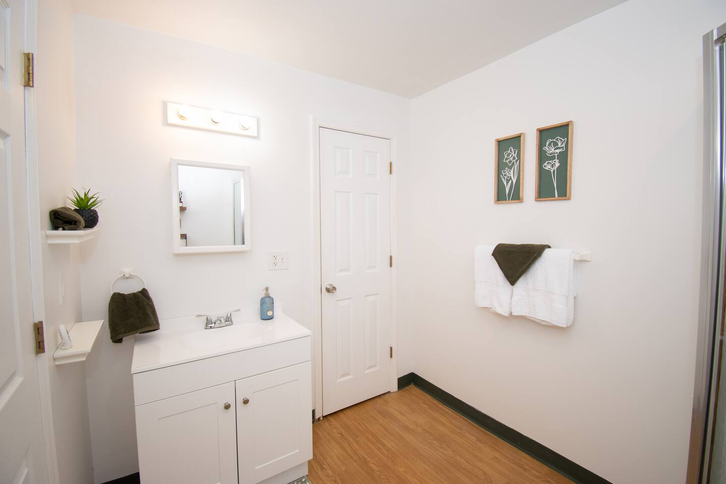 Cozy 1BR Near Lake Champlain - All Utilities Included - Photo 4