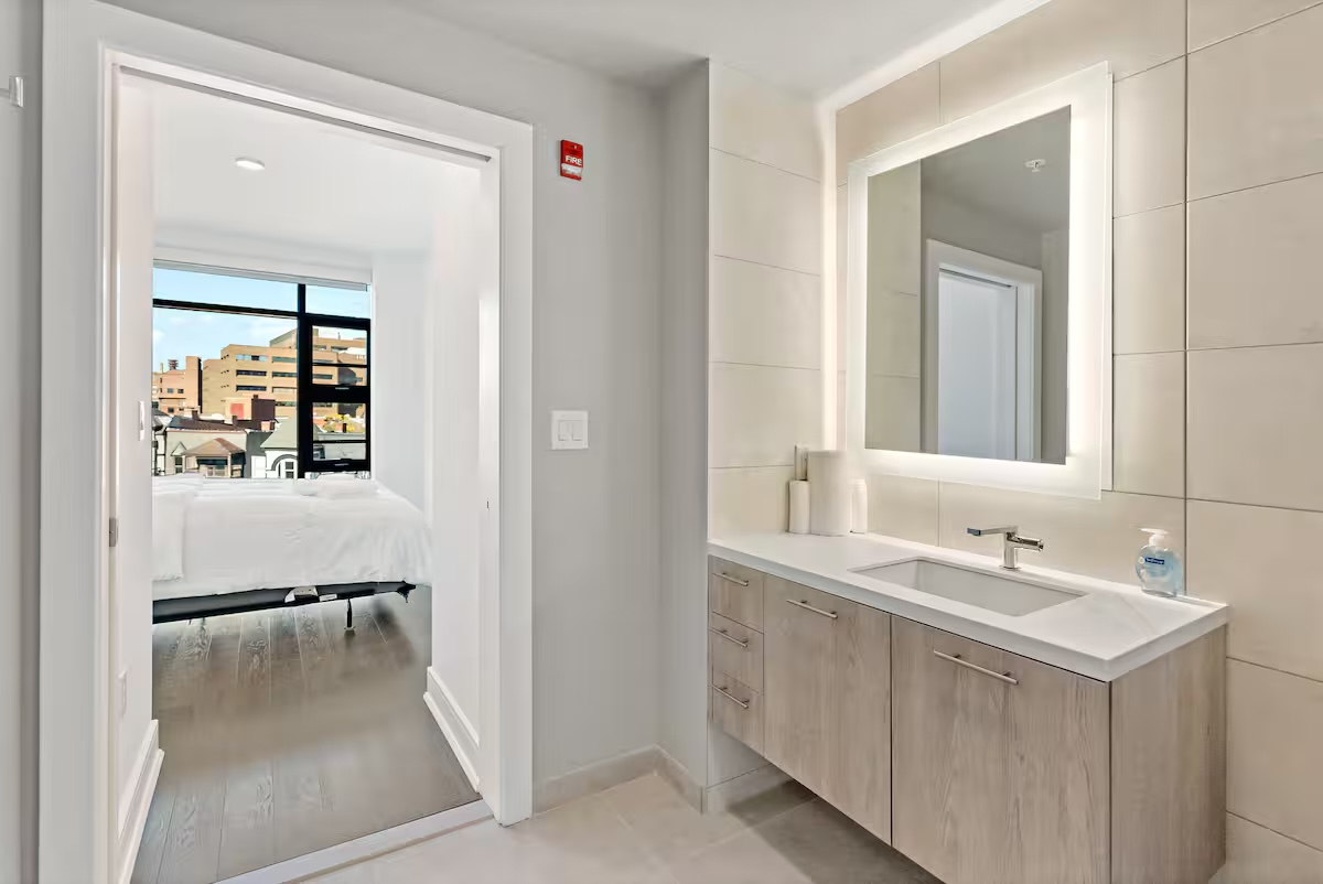 Contemporary | Downtown | Views | Luxury - Photo 5