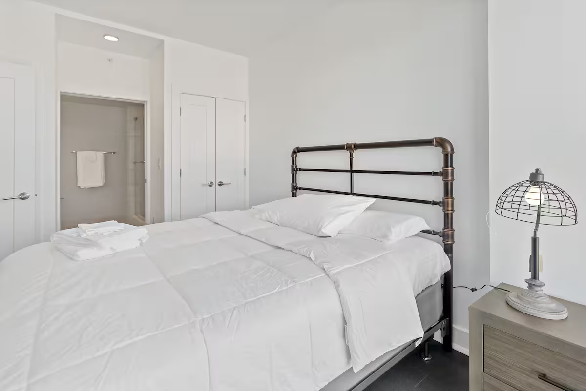 Contemporary | Downtown | Views | Luxury - Photo 4