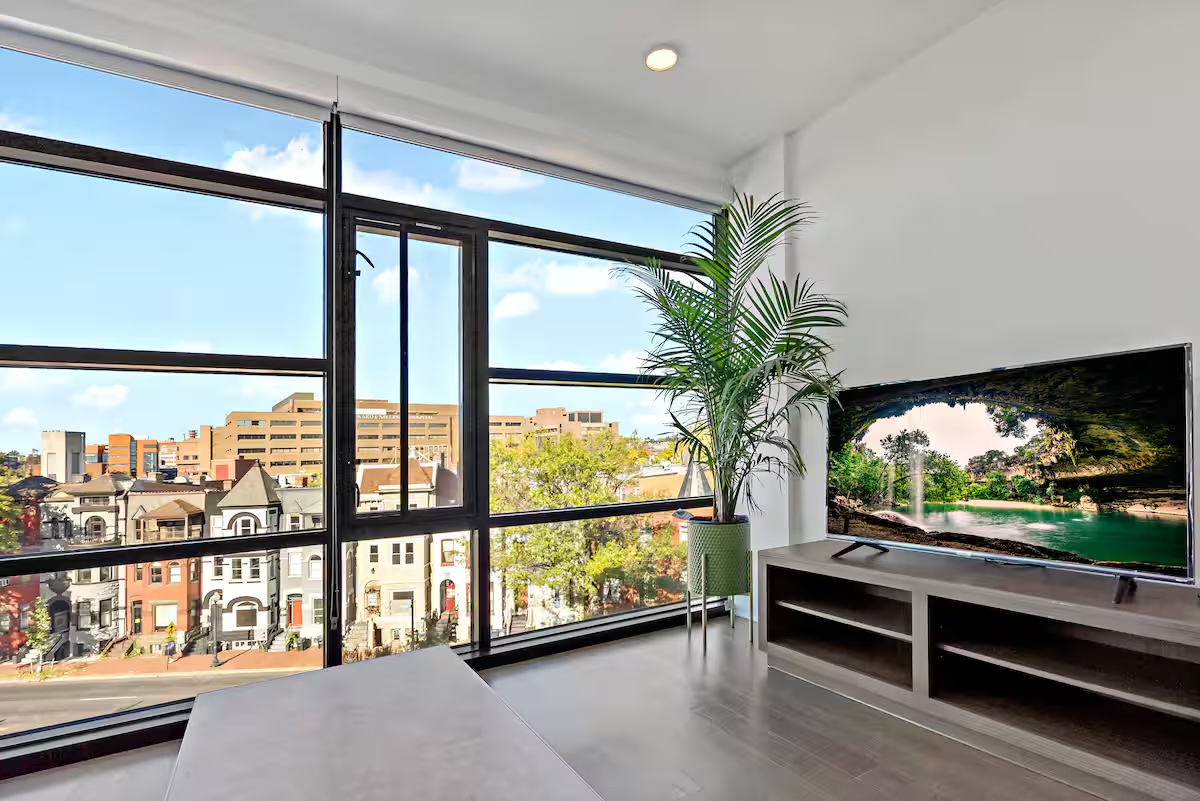 Contemporary | Downtown | Views | Luxury - Photo 3