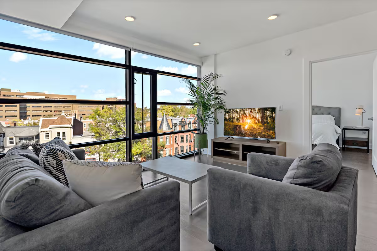 Contemporary | Downtown | Views | Luxury - Photo 2