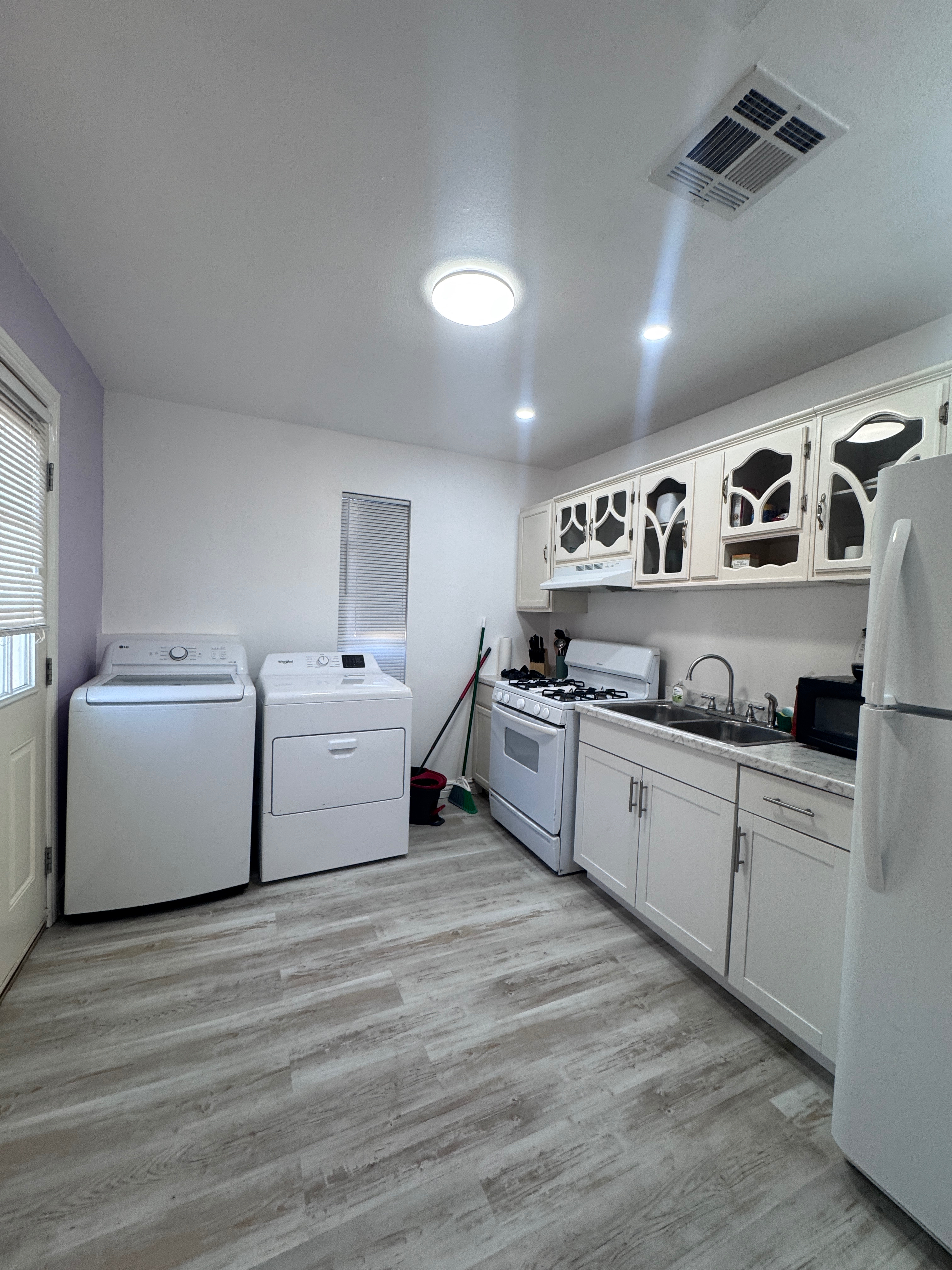 Comfortable, Practical Furnished Home for Work & Extended Stays - Photo 3