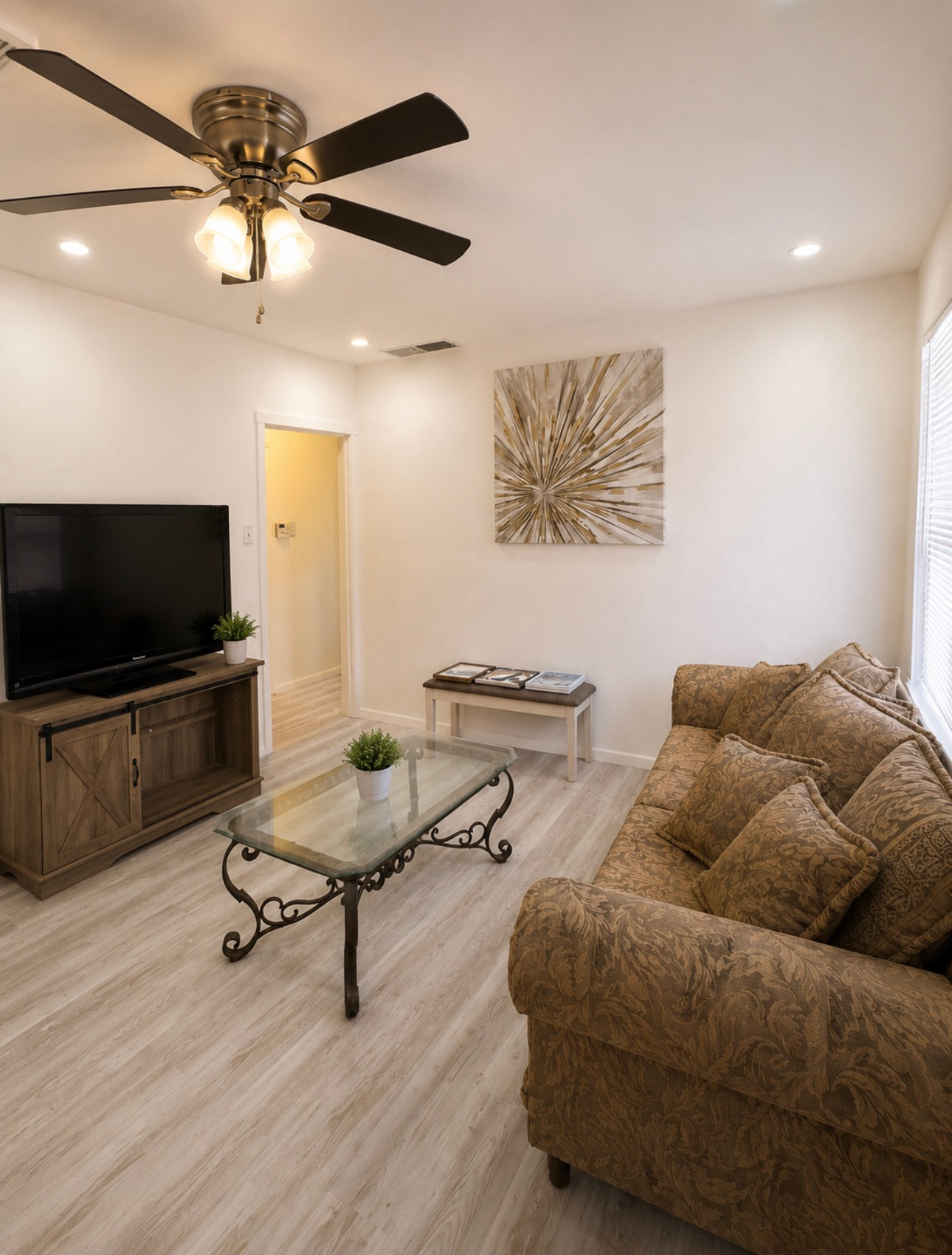 Comfortable, Practical Furnished Home for Work & Extended Stays - Photo 12