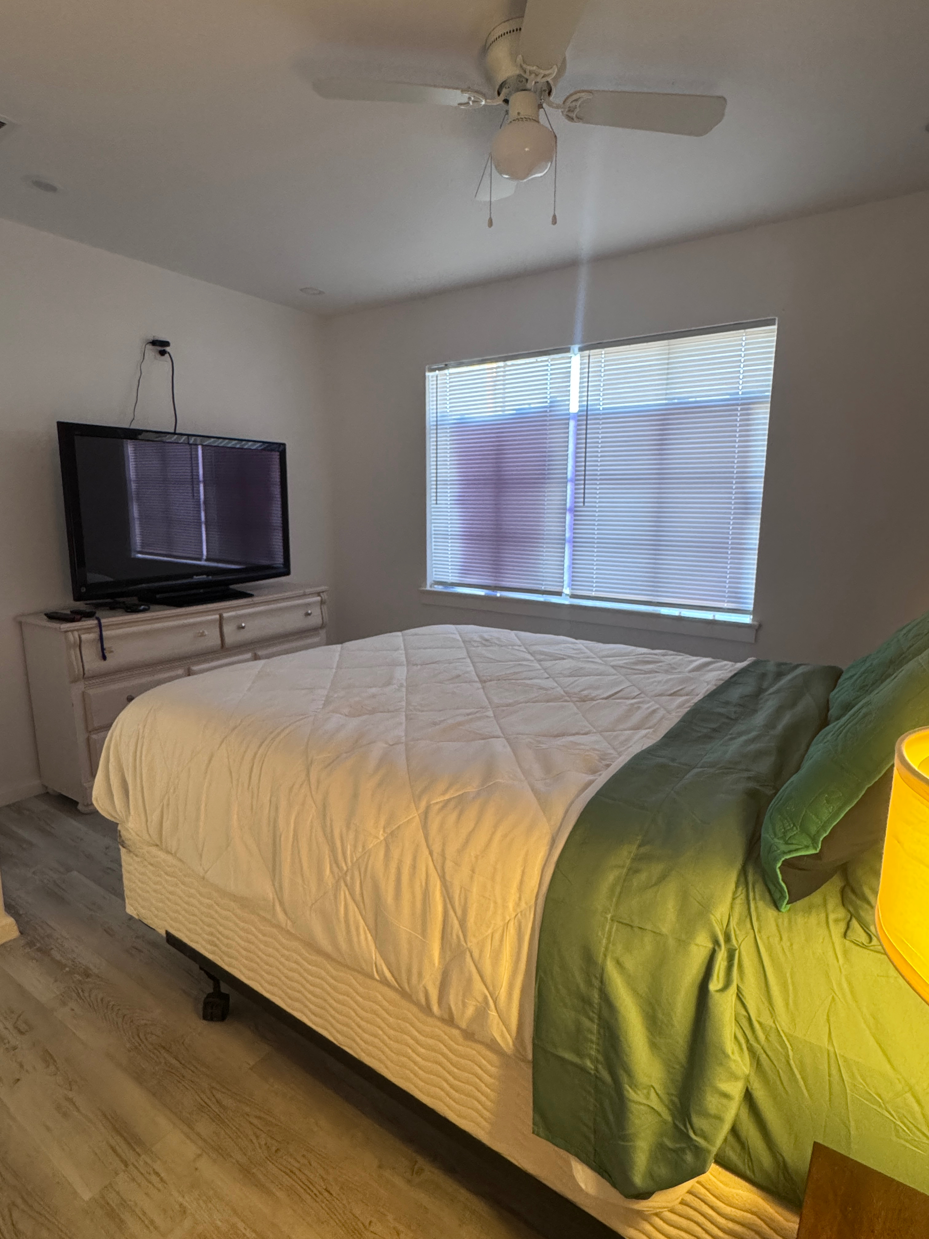Comfortable, Practical Furnished Home for Work & Extended Stays - Photo 4