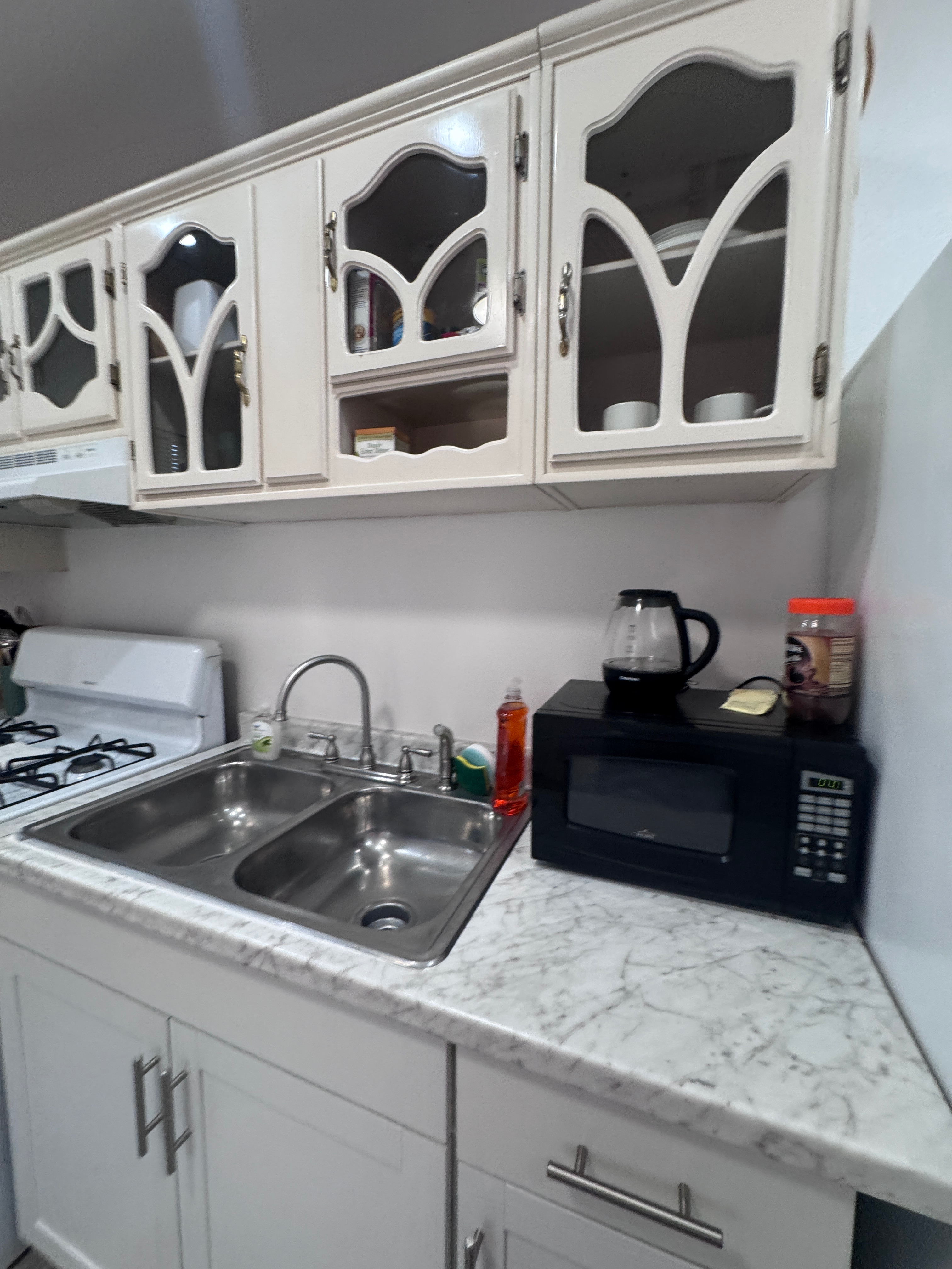Comfortable, Practical Furnished Home for Work & Extended Stays - Photo 6