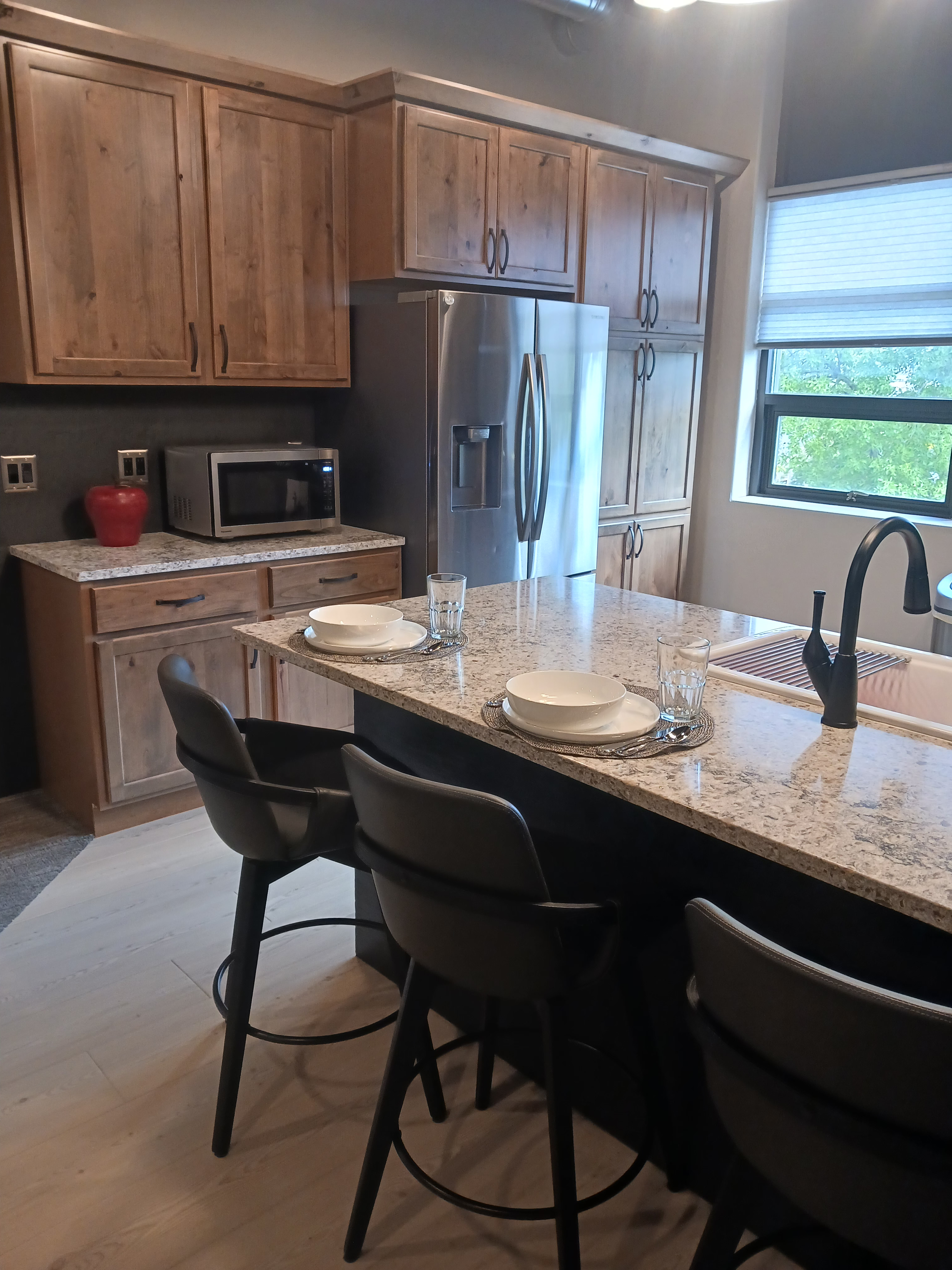Renovated Turn of the Century Two-story Grade School | Top-Floor 2BR 1BR Unit | 24-Hour On-Site Gym - Photo 3