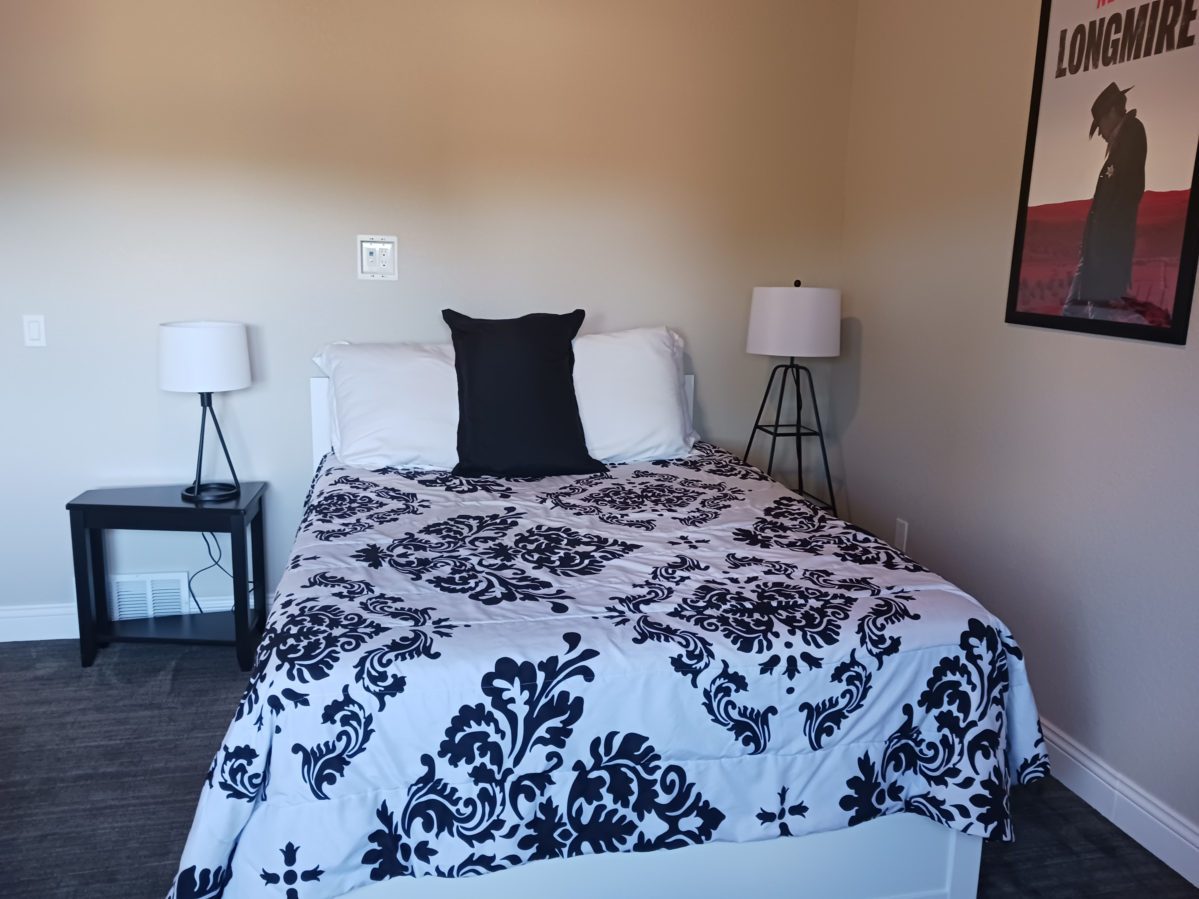 Renovated Turn of the Century Two-story Grade School | Top-Floor 2BR 1BR Unit | 24-Hour On-Site Gym - Photo 5