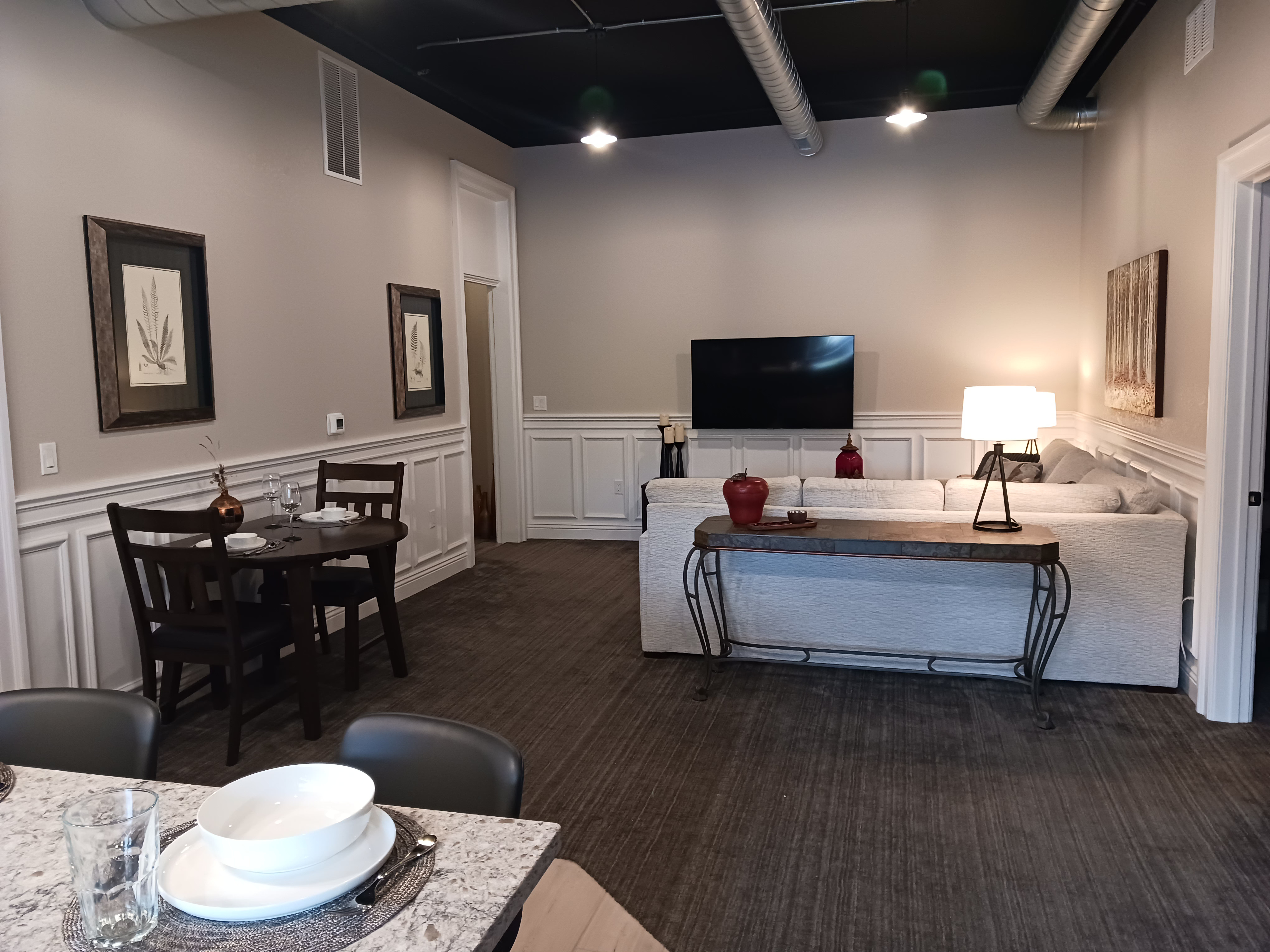 Renovated Turn of the Century Two-story Grade School | Top-Floor 2BR 1BR Unit | 24-Hour On-Site Gym - Photo 1